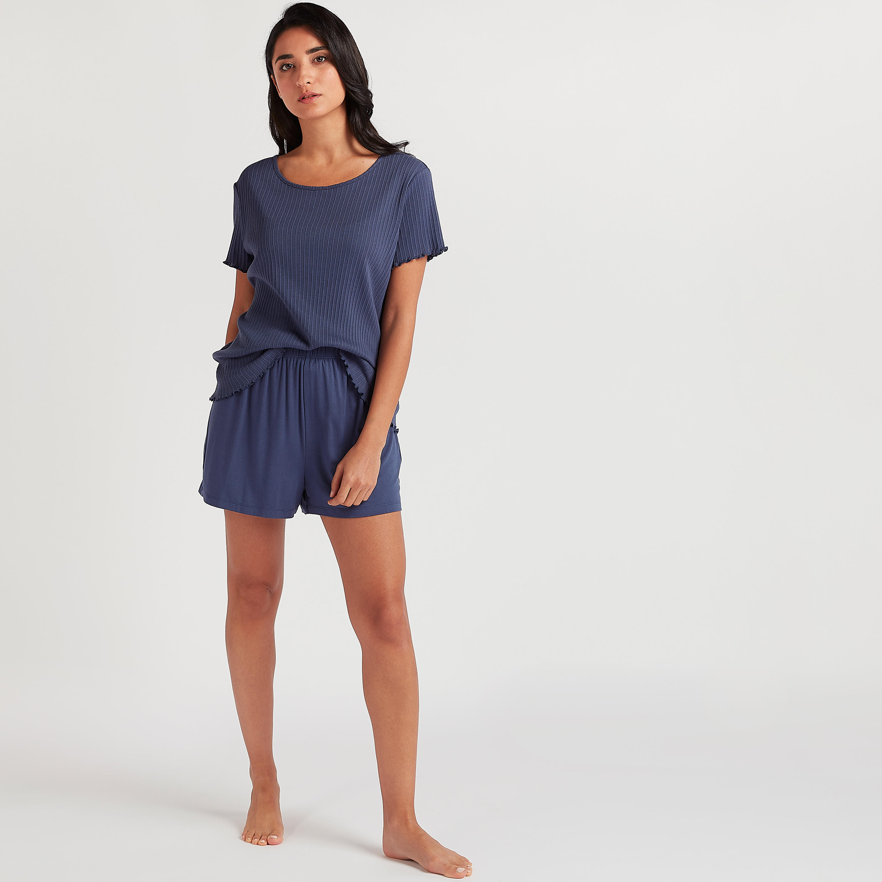 طقم شورت سادة وتيشيرت بارز الملمس بياقة مستديرة-women-clothing-nightwear-pyjamas-longsets-image-1