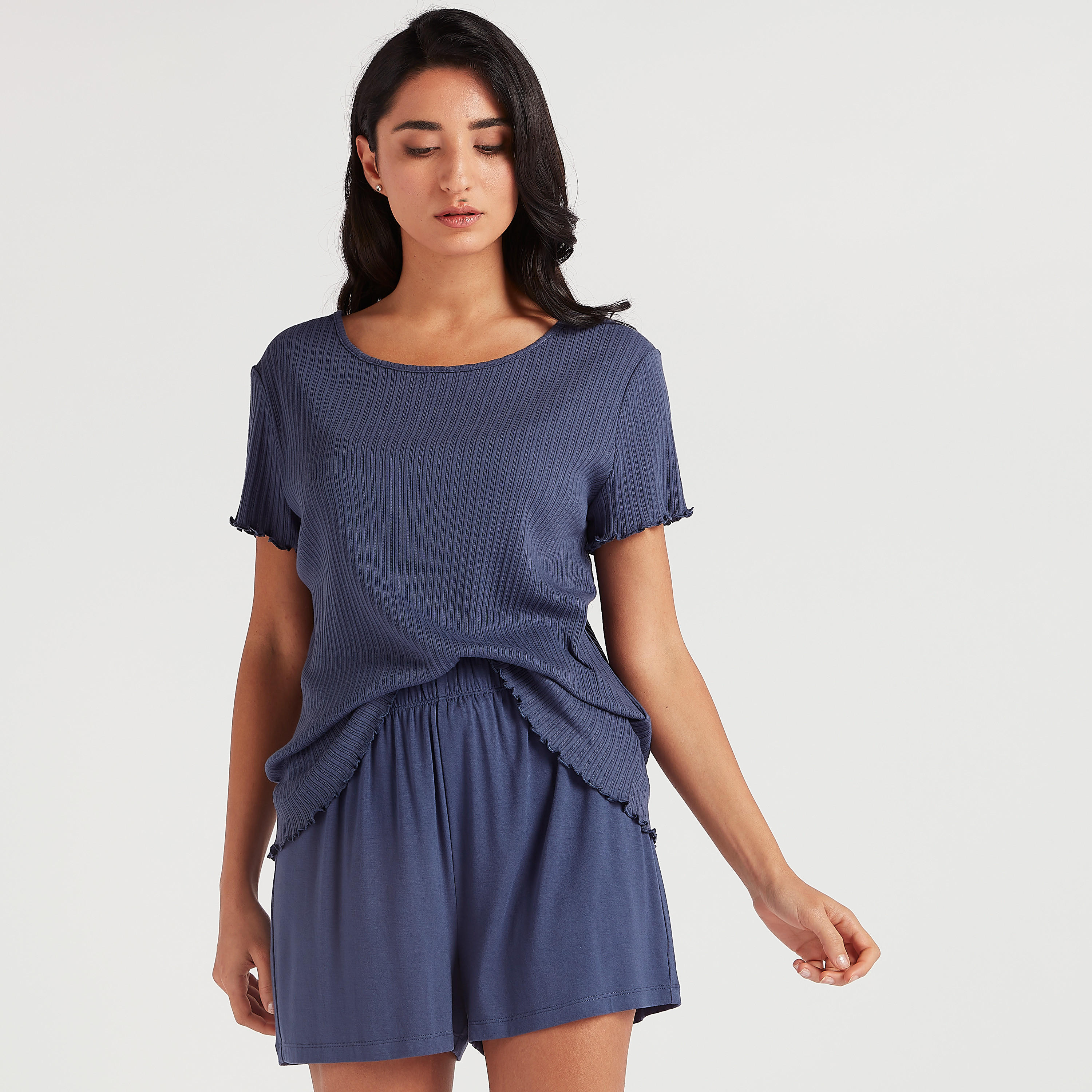 طقم شورت سادة وتيشيرت بارز الملمس بياقة مستديرة-women-clothing-nightwear-pyjamas-longsets-image-2