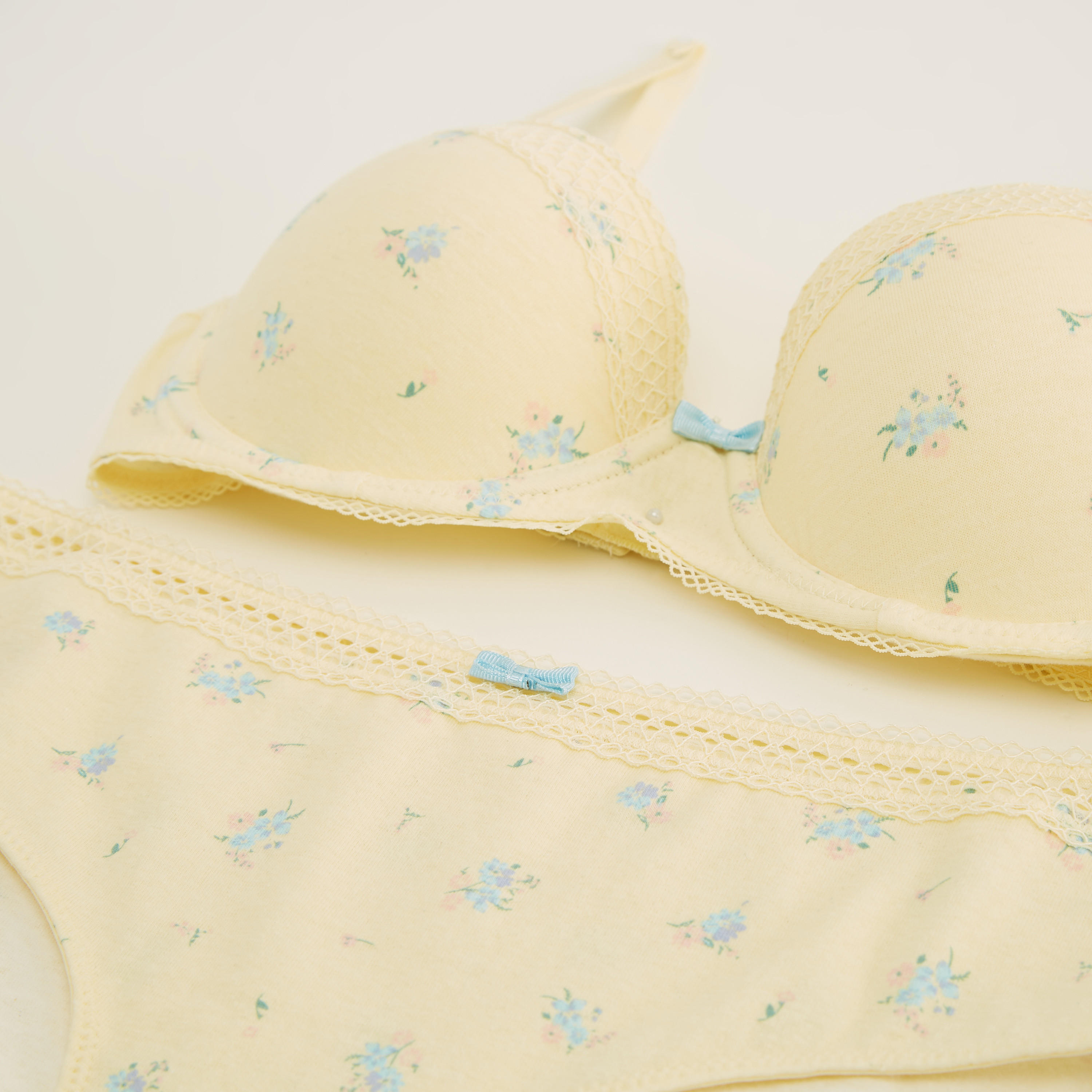 طقم من سروال داخلي وصدريّة ديمي مبطّنة - 4 قطع-women-clothing-lingerie-lingeriesets-image-2