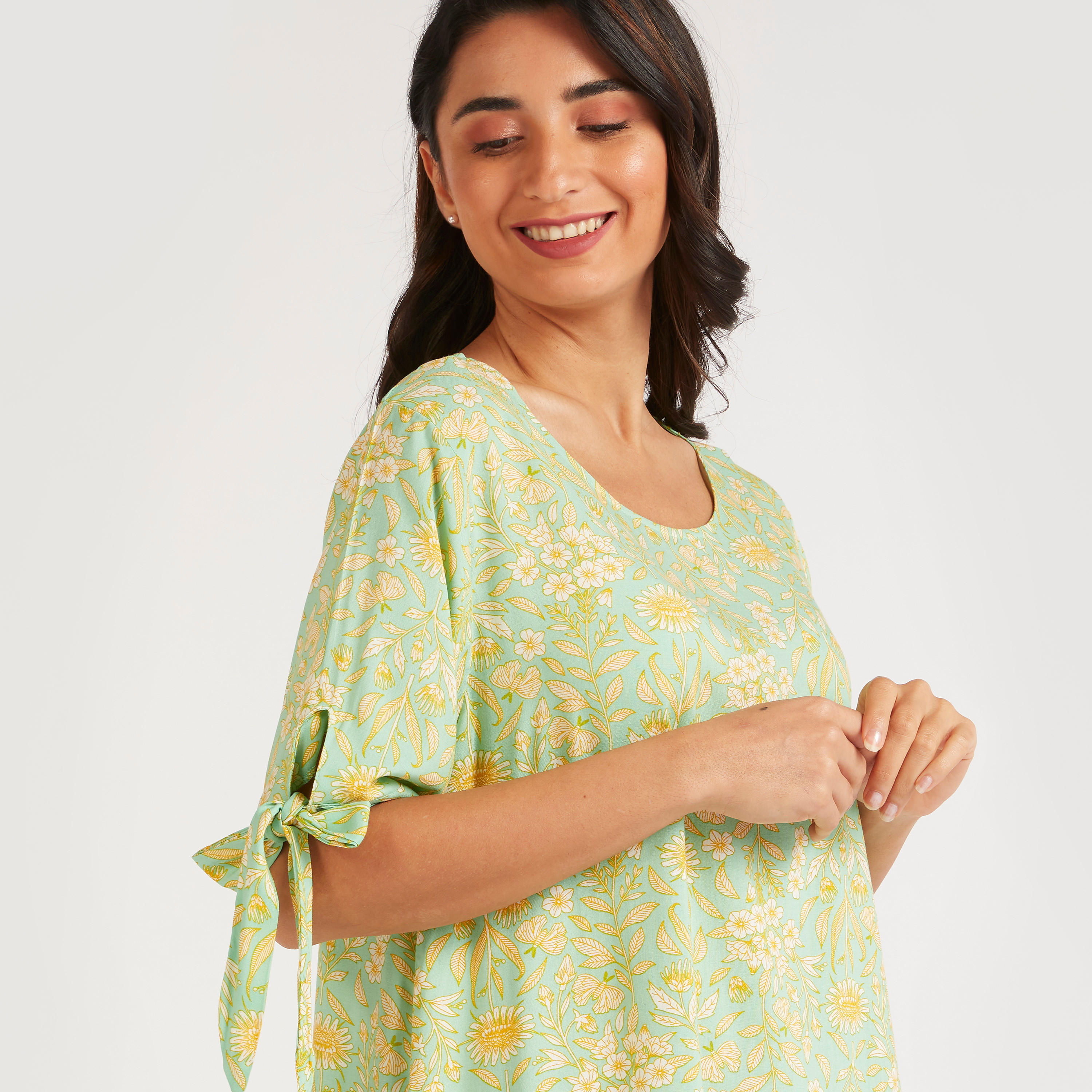 طقم قمصان نوم متنوّعة بياقة مستديرة وأكمام بأطراف معقودة - قطعتين-women-clothing-nightwear-nighties-image-4
