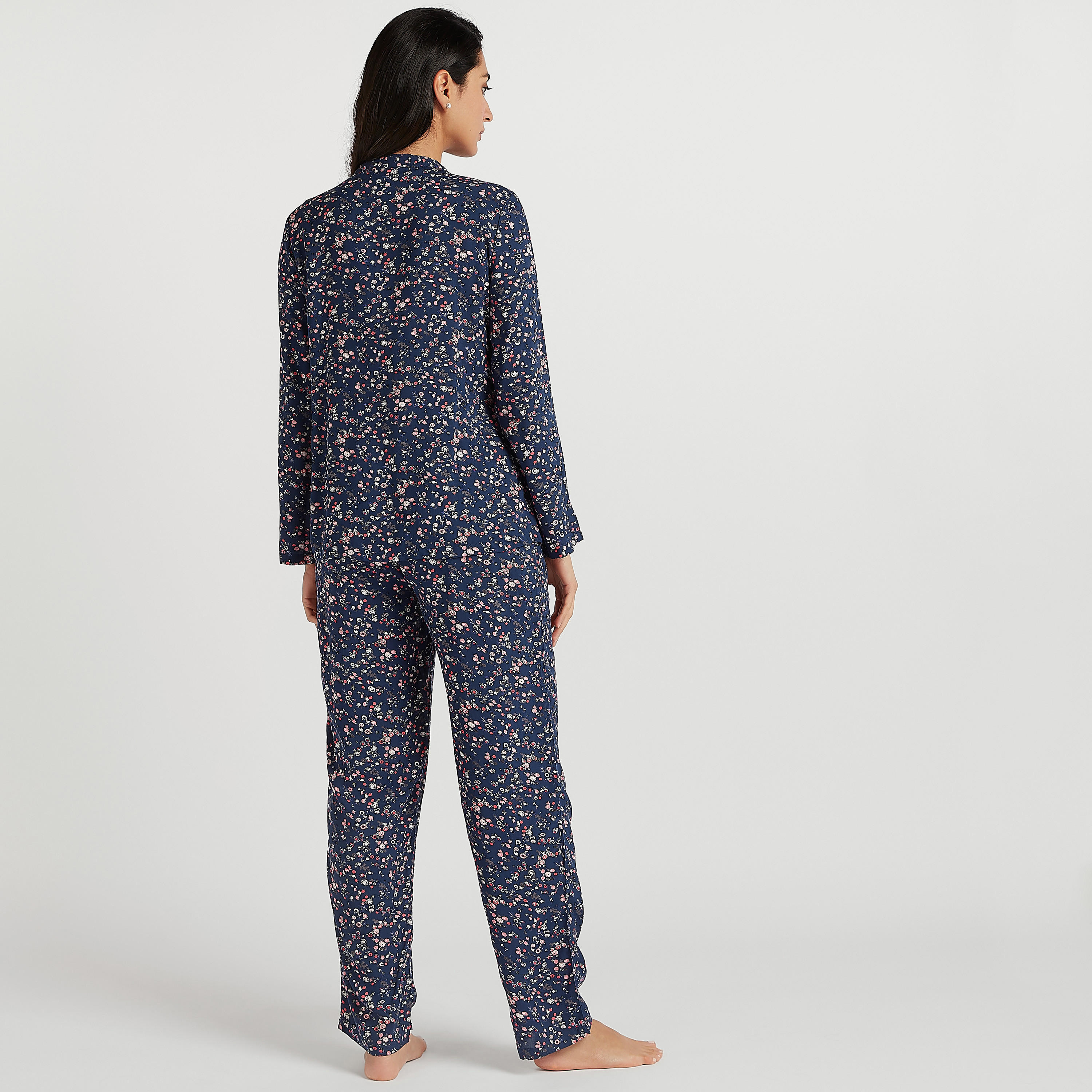 طقم مستدام من بنطلون بيجاما طويل وقميص بطبعات أزهار وياقة مستديرة-women-clothing-nightwear-pyjamas-longsets-image-3