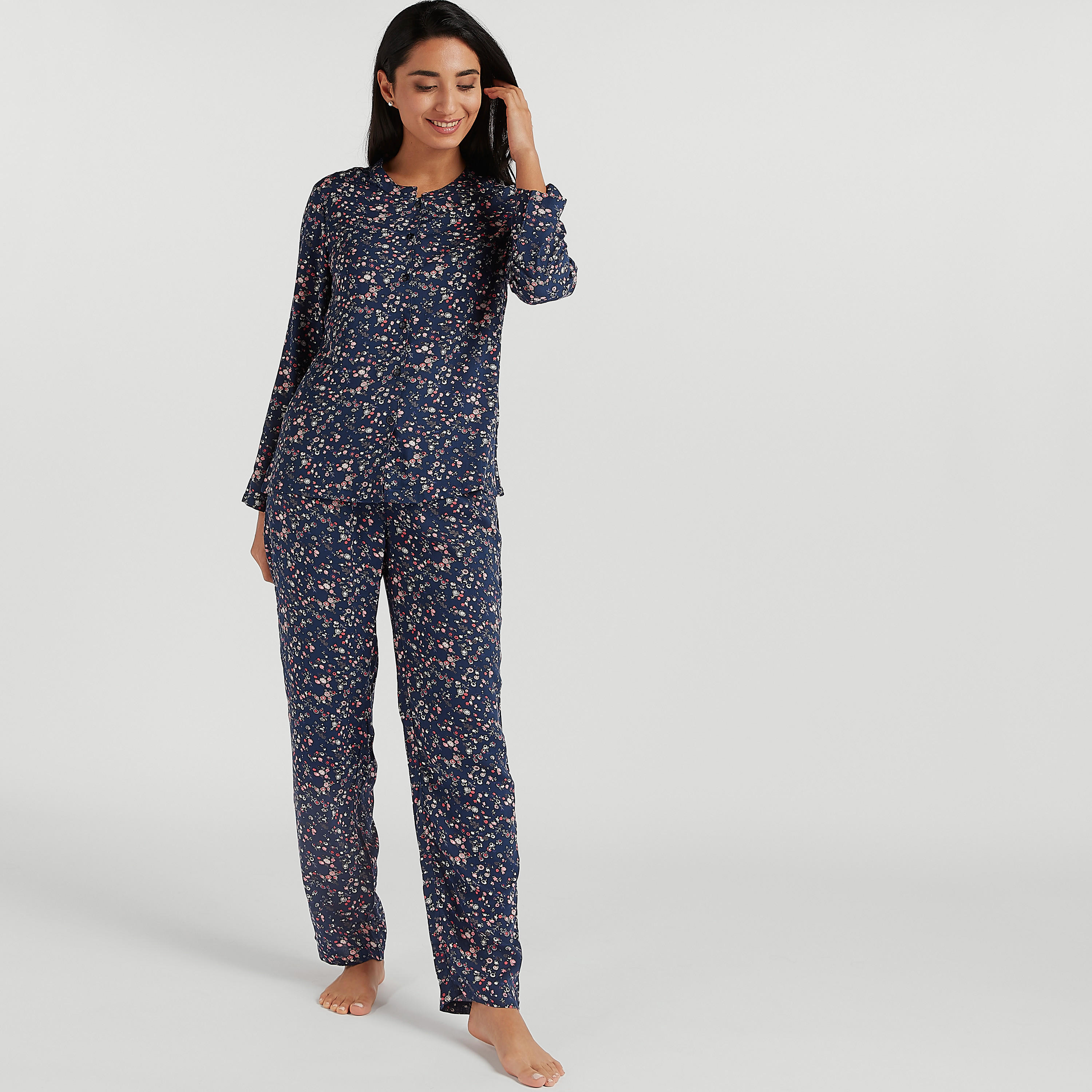 طقم مستدام من بنطلون بيجاما طويل وقميص بطبعات أزهار وياقة مستديرة-women-clothing-nightwear-pyjamas-longsets-image-5