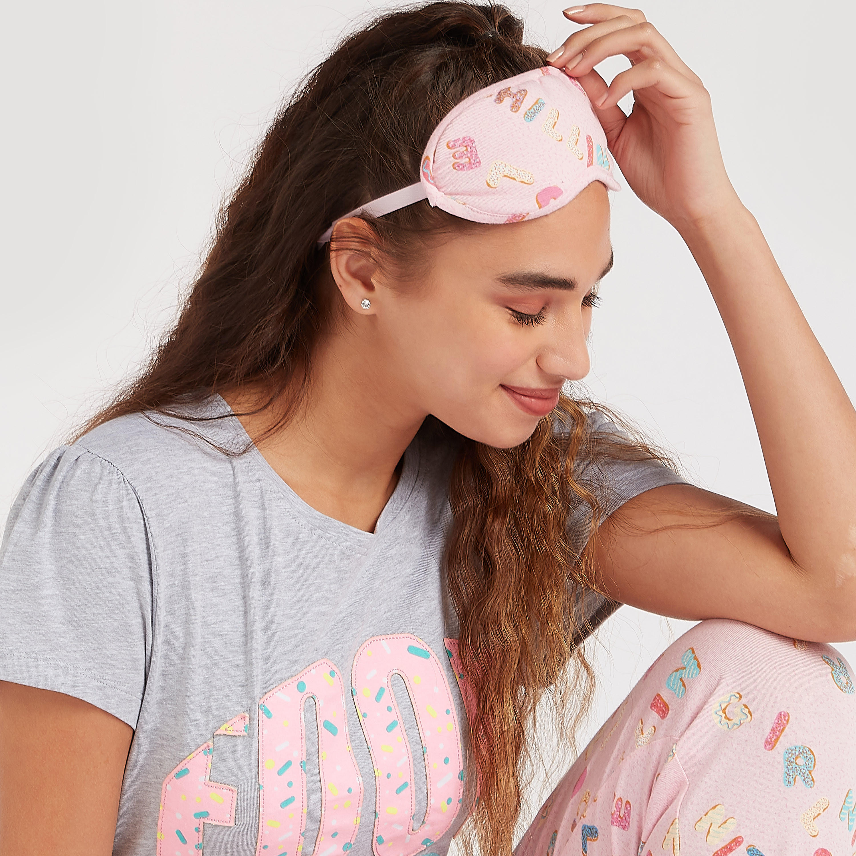 طقم من بنطلون بيجاما طويل وتيشيرت بياقة ضيقة - 3 قطع-women-clothing-nightwear-pyjamas-longsets-image-3