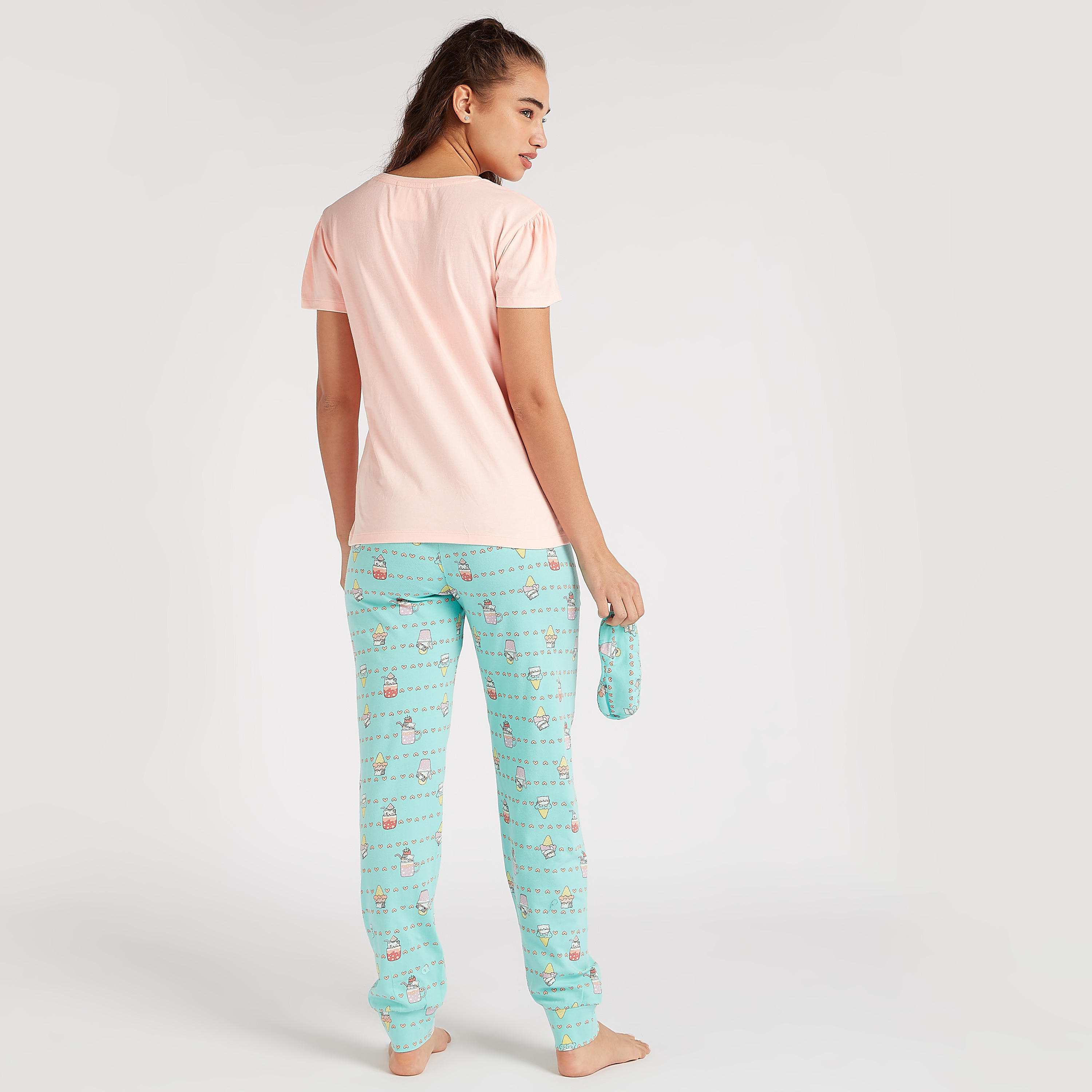 طقم من بنطلون بيجاما طويل وتيشيرت بياقة ضيقة وطبعات- 3 قطع-women-clothing-nightwear-pyjamas-longsets-image-3