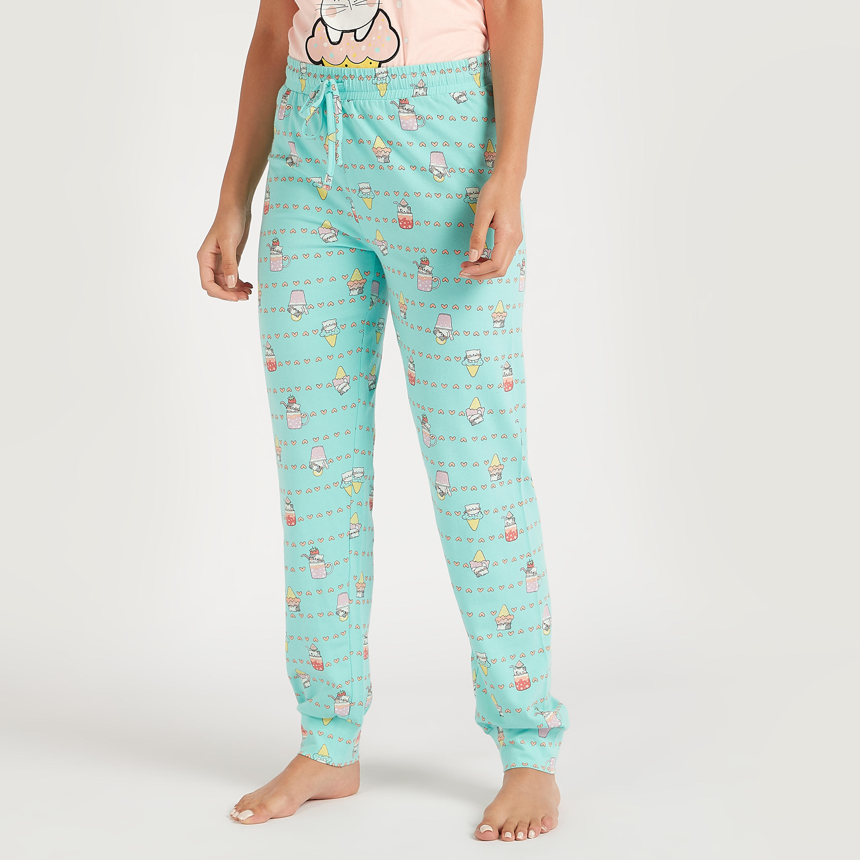 طقم من بنطلون بيجاما طويل وتيشيرت بياقة ضيقة وطبعات- 3 قطع-women-clothing-nightwear-pyjamas-longsets-image-4