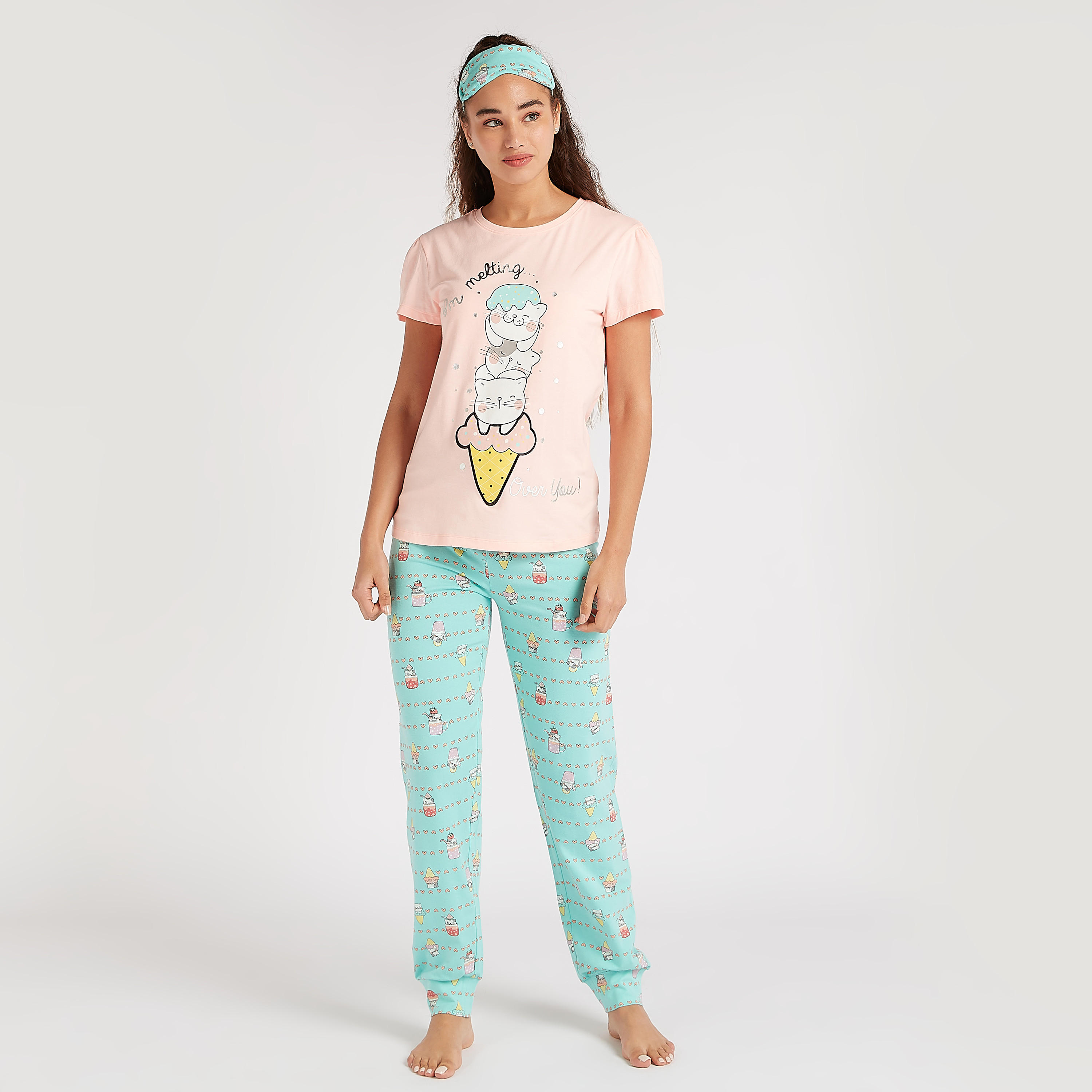 طقم من بنطلون بيجاما طويل وتيشيرت بياقة ضيقة وطبعات- 3 قطع-women-clothing-nightwear-pyjamas-longsets-image-5