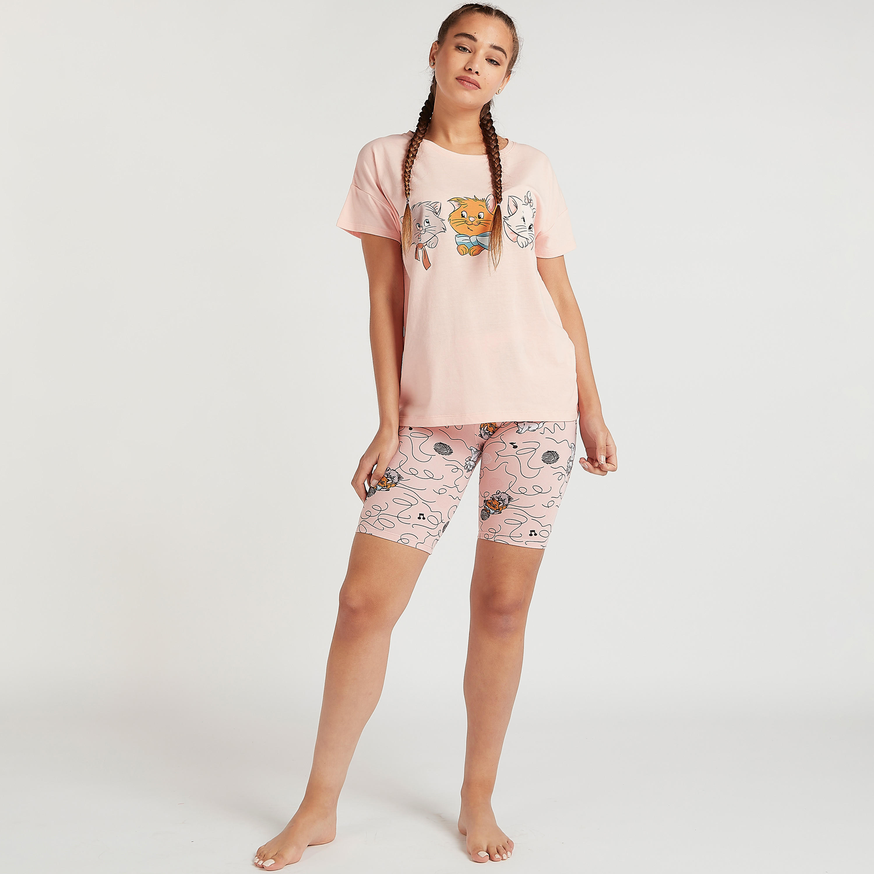 طقم شورت بيجاما وتيشيرت بطبعات-women-clothing-nightwear-pyjamas-longsets-image-2