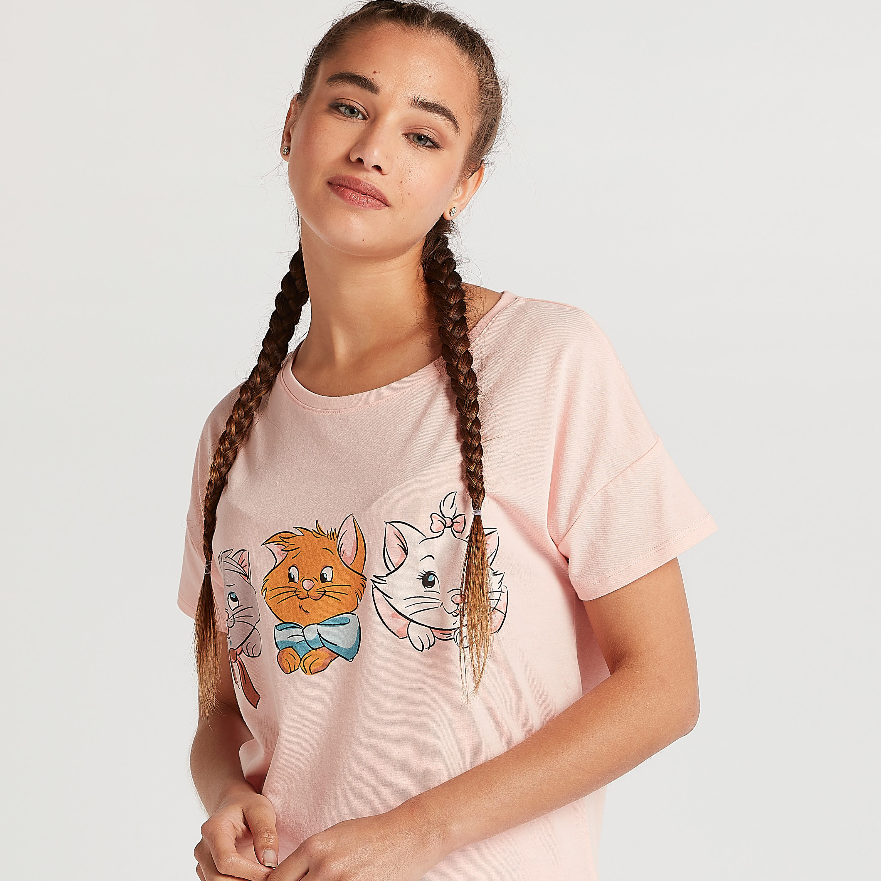طقم شورت بيجاما وتيشيرت بطبعات-women-clothing-nightwear-pyjamas-longsets-image-3