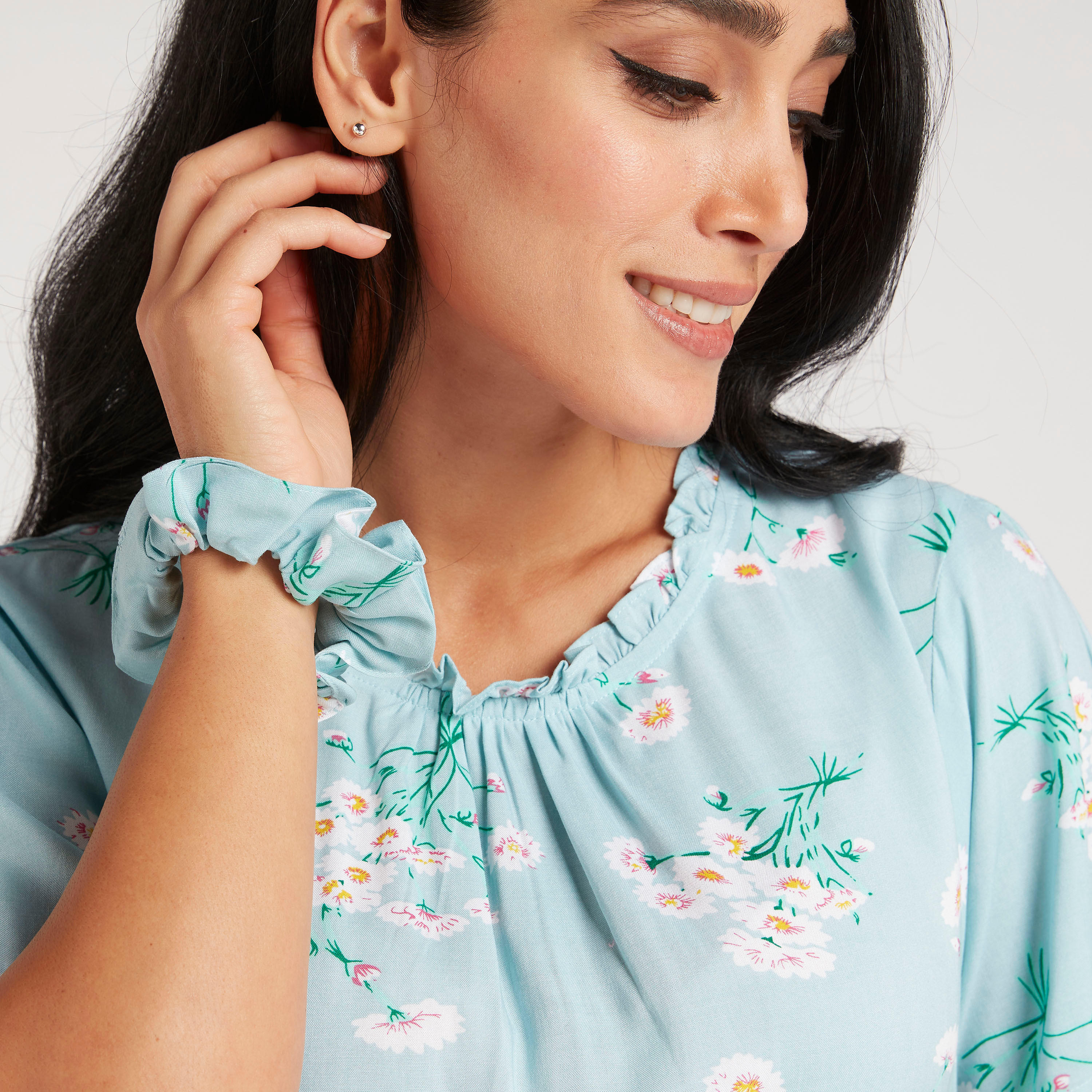 طقم قميص نوم متنوّع بتفاصيل كشكشة - قطعتين-women-clothing-nightwear-nighties-image-5
