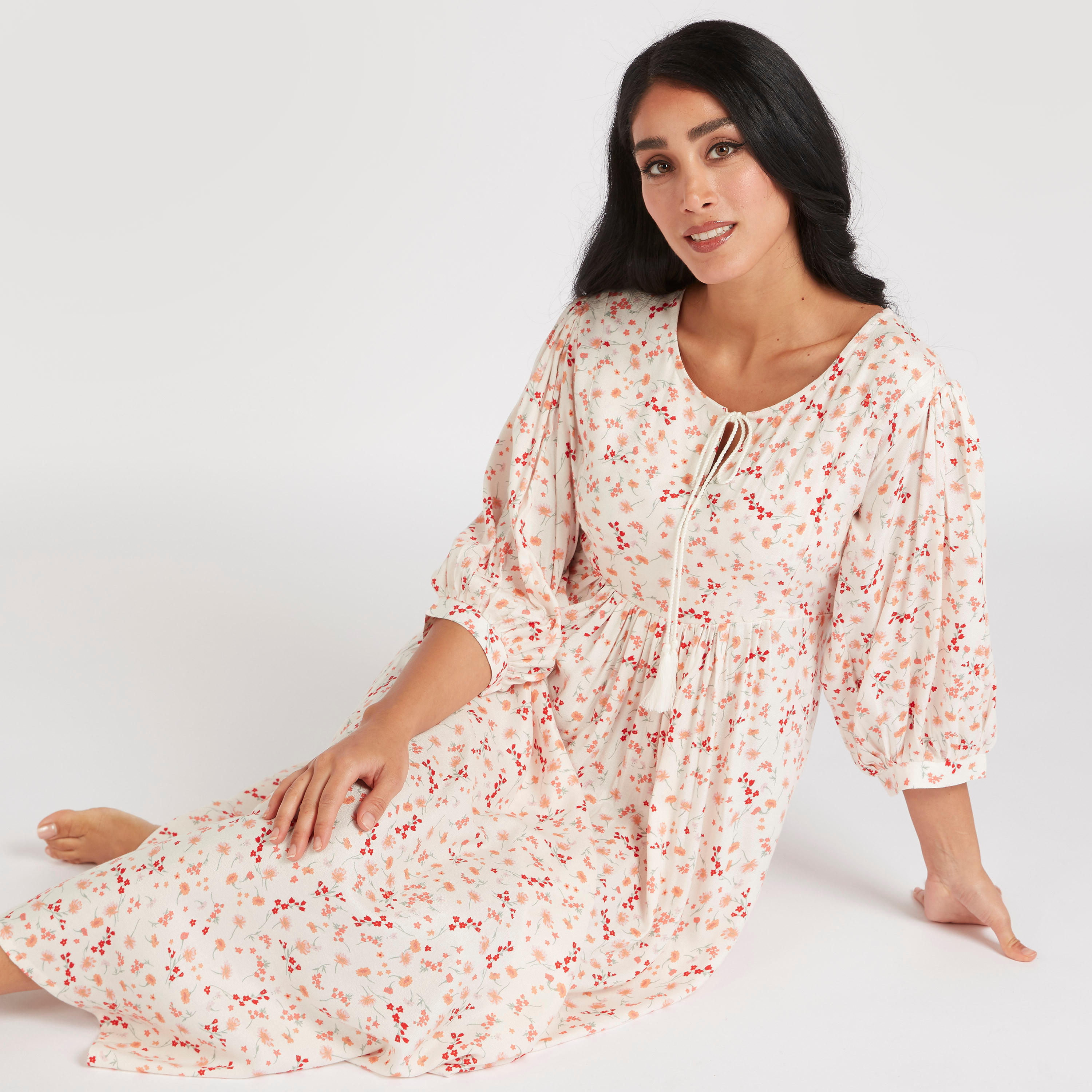 ثوب نوم بياقة بأربطة وطبعات زهرية-women-clothing-nightwear-nighties-image-1
