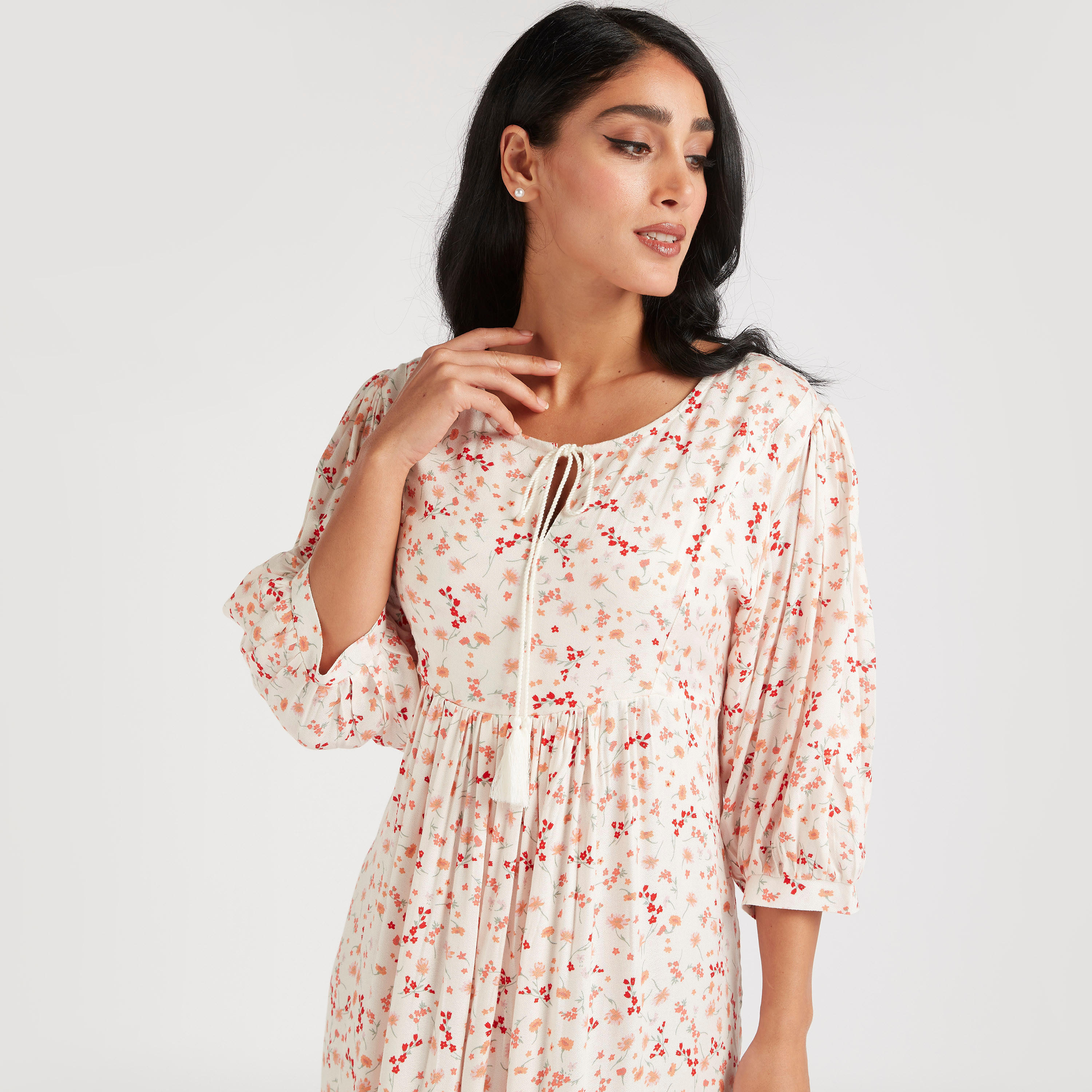 ثوب نوم بياقة بأربطة وطبعات زهرية-women-clothing-nightwear-nighties-image-3