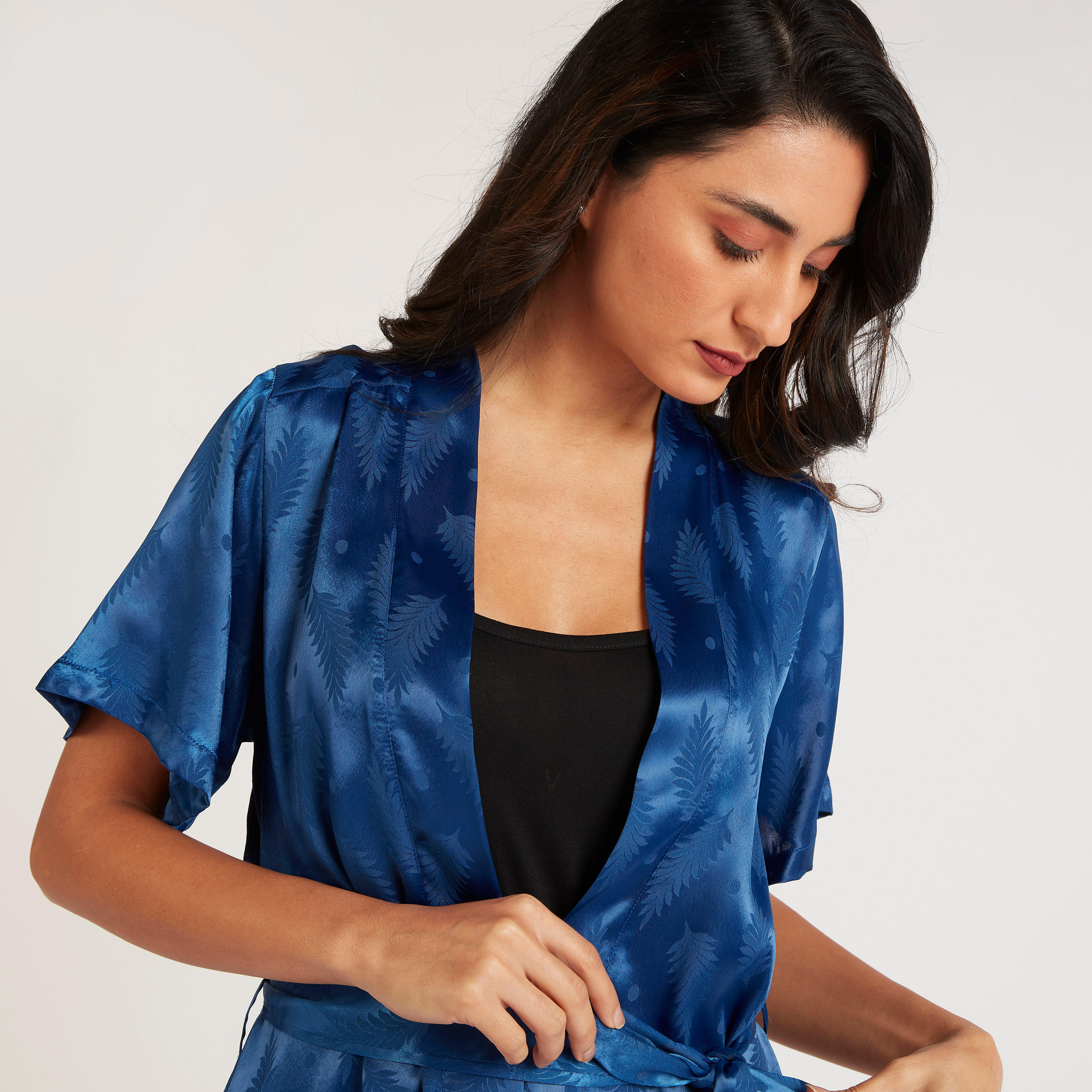 قميص ملفوف بطبعات وحزام رباط-women-clothing-nightwear-robes-image-6
