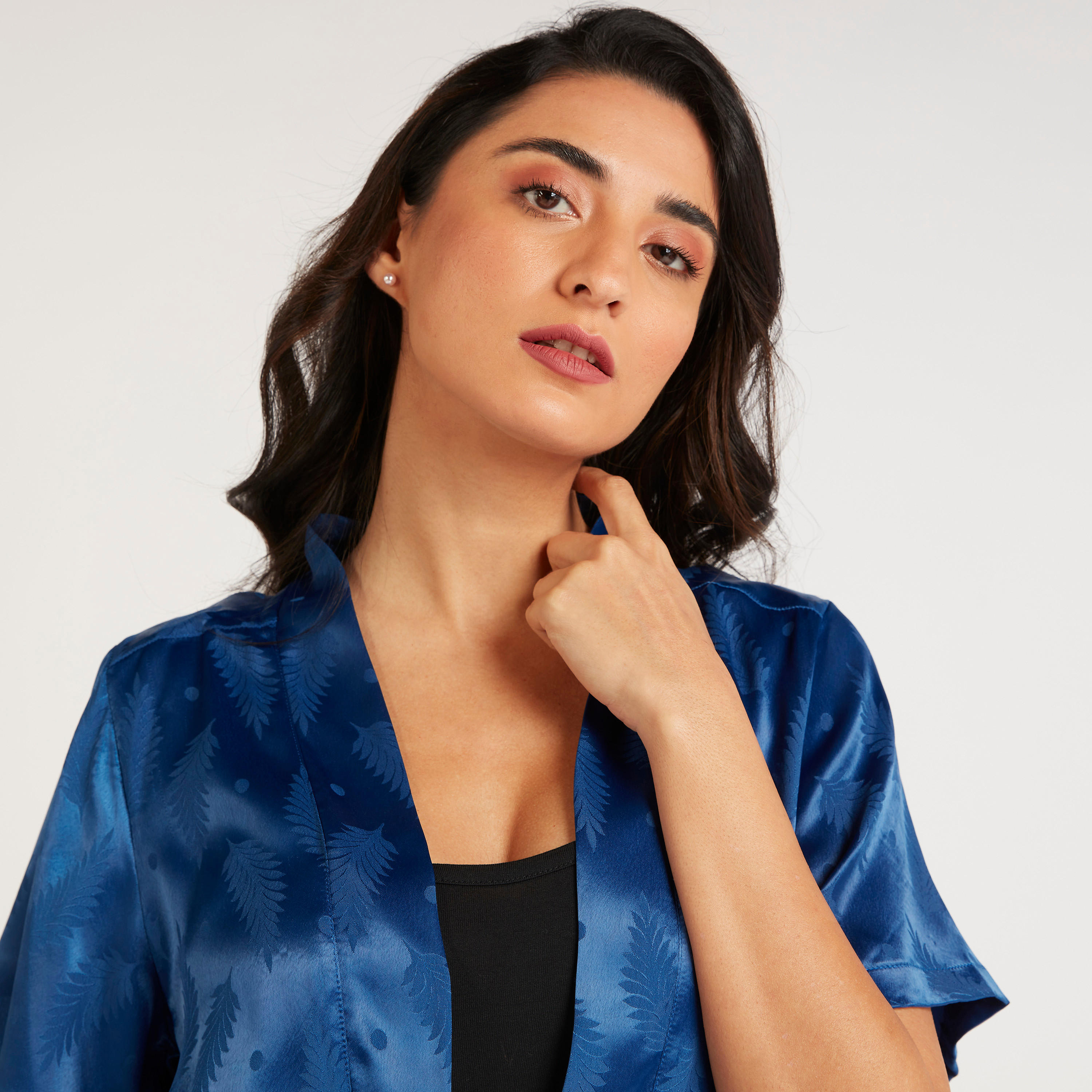 قميص ملفوف بطبعات وحزام رباط-women-clothing-nightwear-robes-image-1