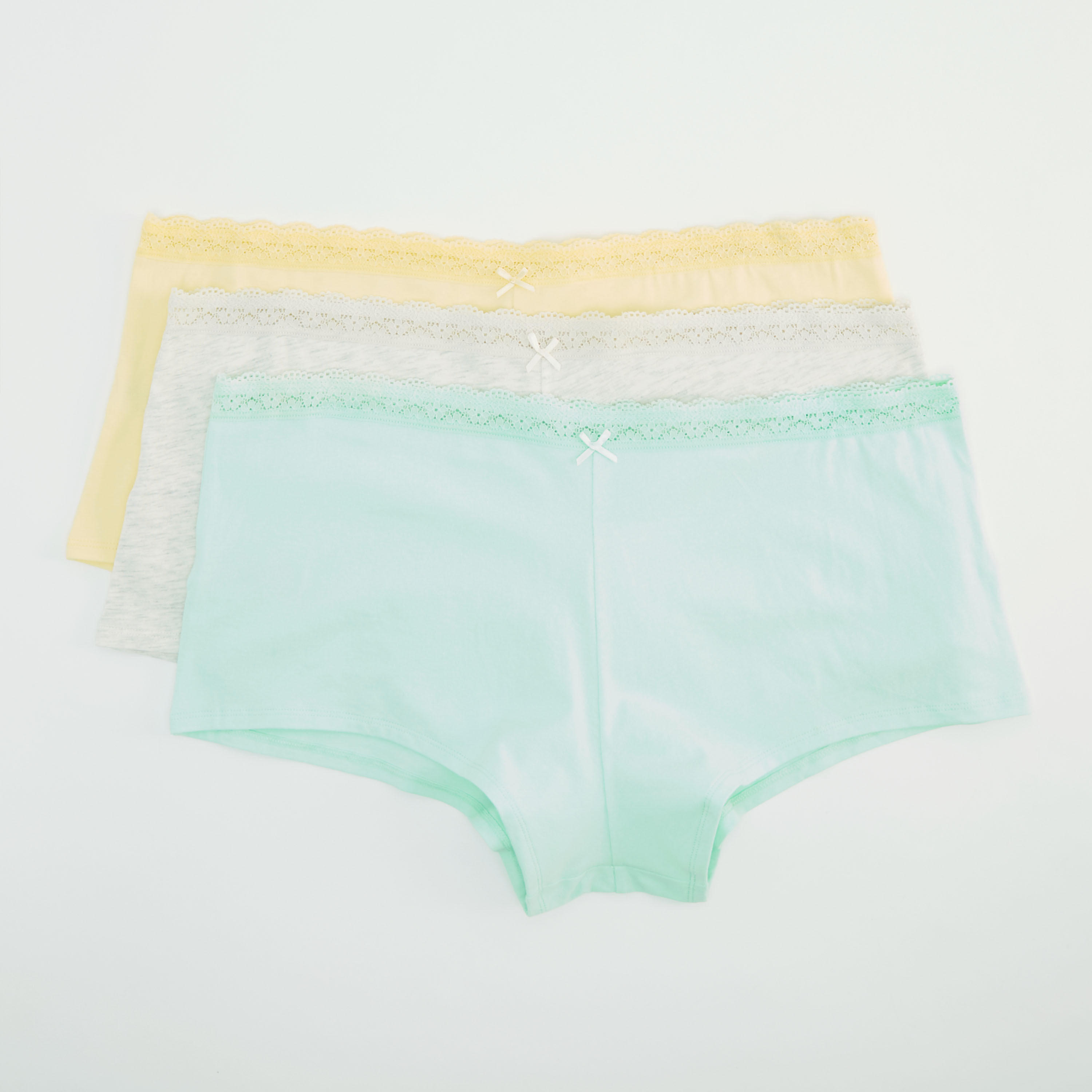 سراويل بوي شورت سادة بتفاصيل دانتيل وفيونكة - طقم من 3 قطع-women-clothing-lingerie-panties-image-1
