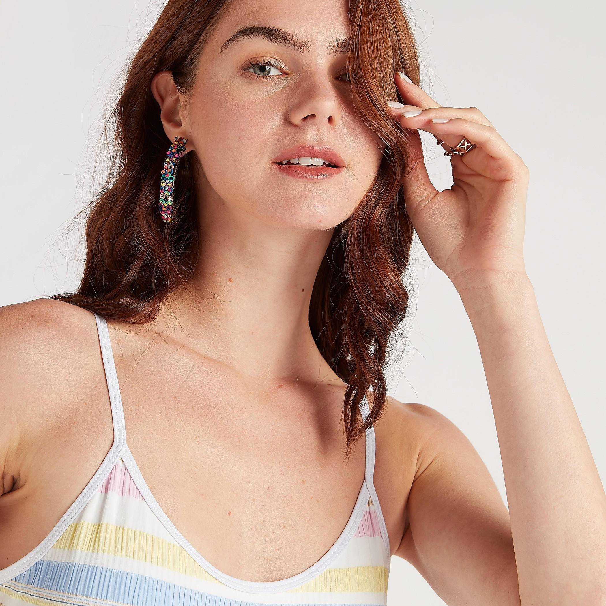 بدلة سباحة مقلمة بياقة عميقة وحمّالات قابلة للتعديل-women-clothing-swimandbeach-swimsuits-image-3