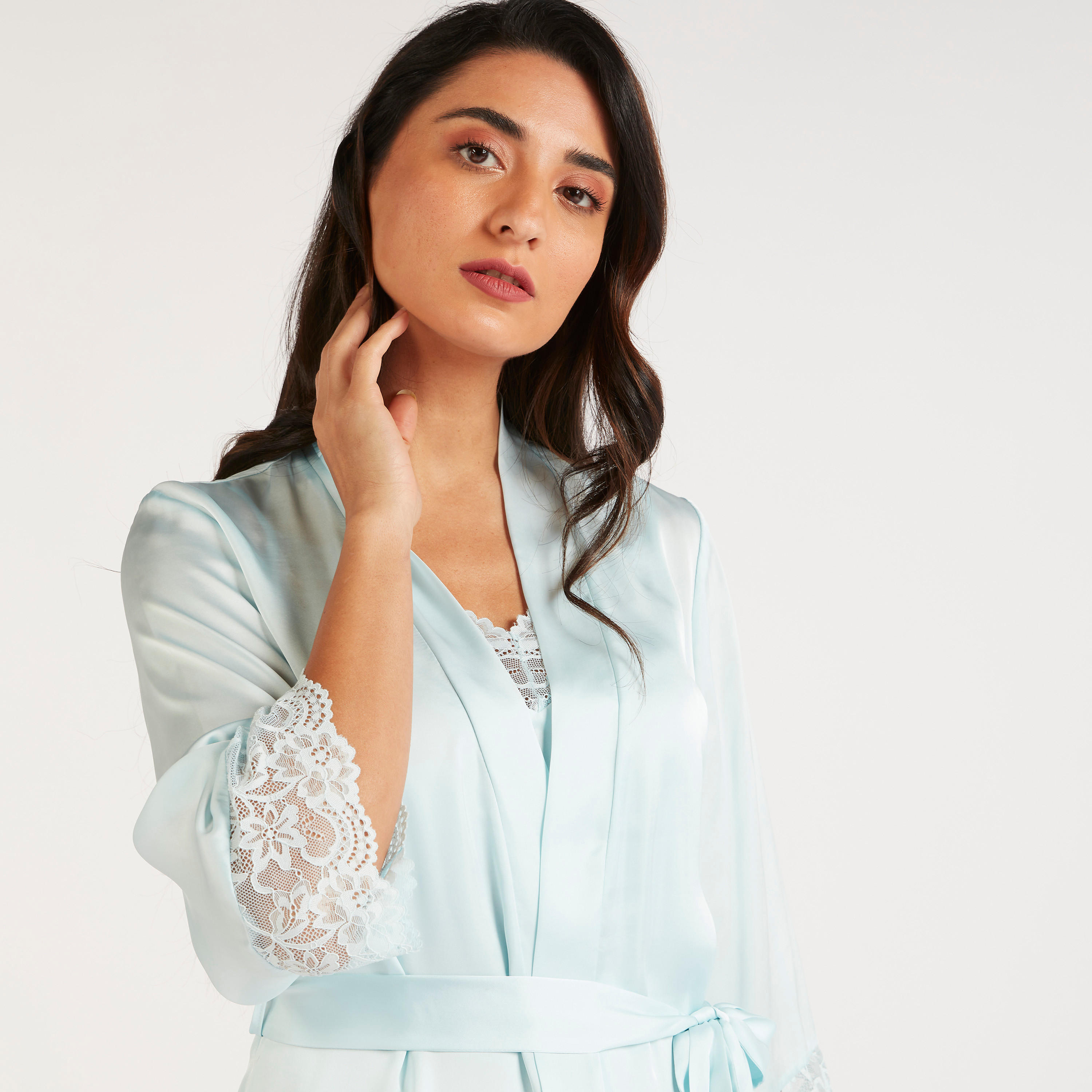 ثوب نوم بتفاصيل دانتيل وحزام رباط-women-clothing-nightwear-robes-image-3