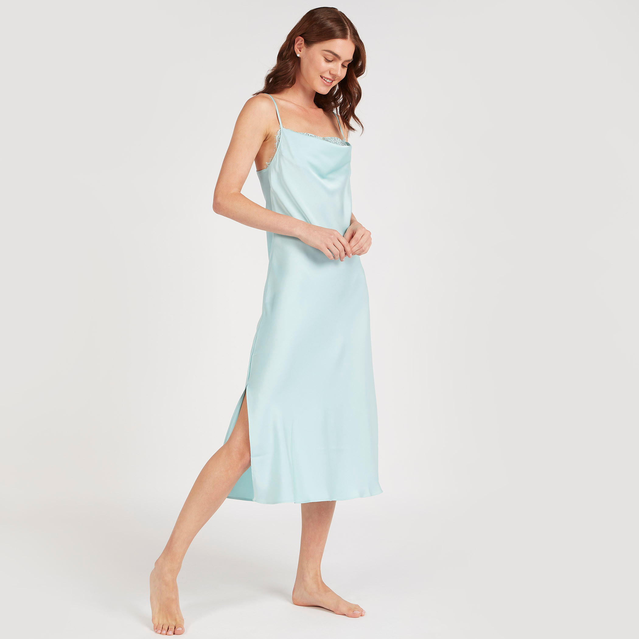 فستان ميدي بتفاصيل دانتيل وفتحات جانبيّة-women-clothing-nightwear-nighties-image-1