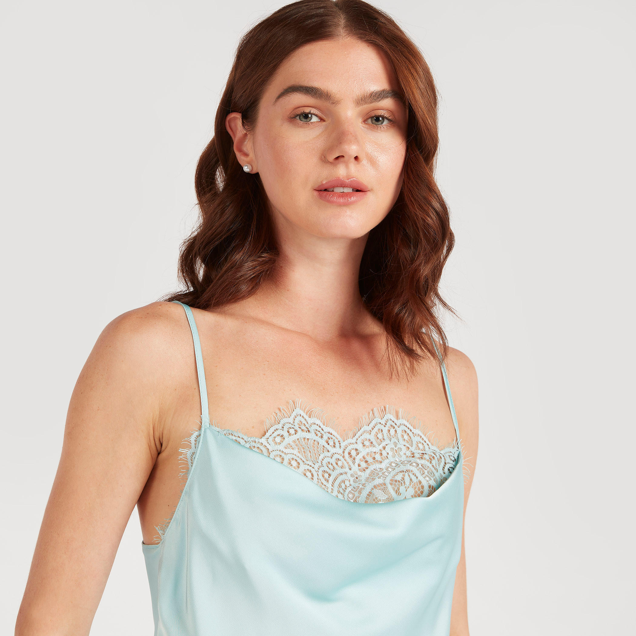 فستان ميدي بتفاصيل دانتيل وفتحات جانبيّة-women-clothing-nightwear-nighties-image-2