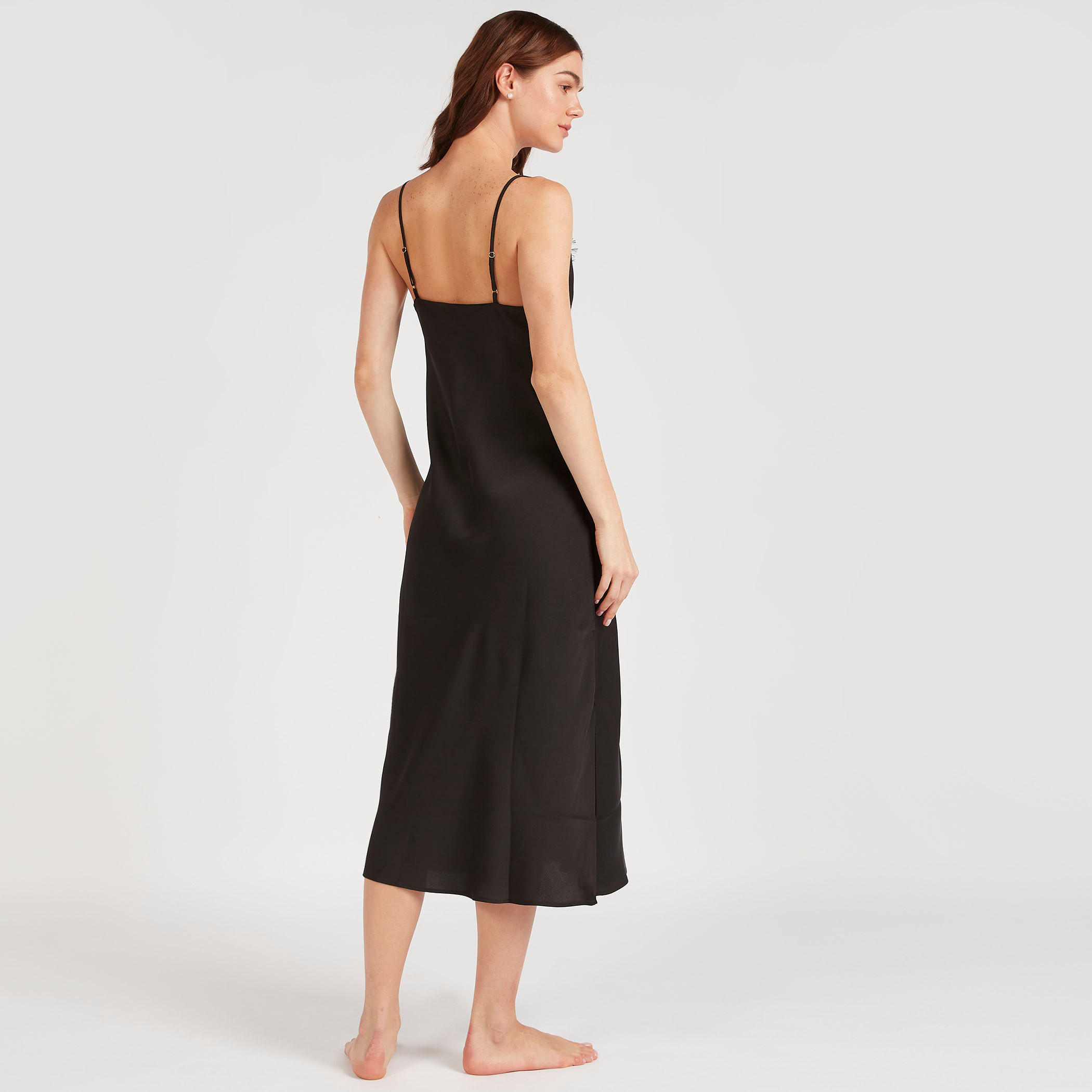 فستان ميدي بتفاصيل دانتيل وفتحات جانبيّة-women-clothing-nightwear-nighties-image-9