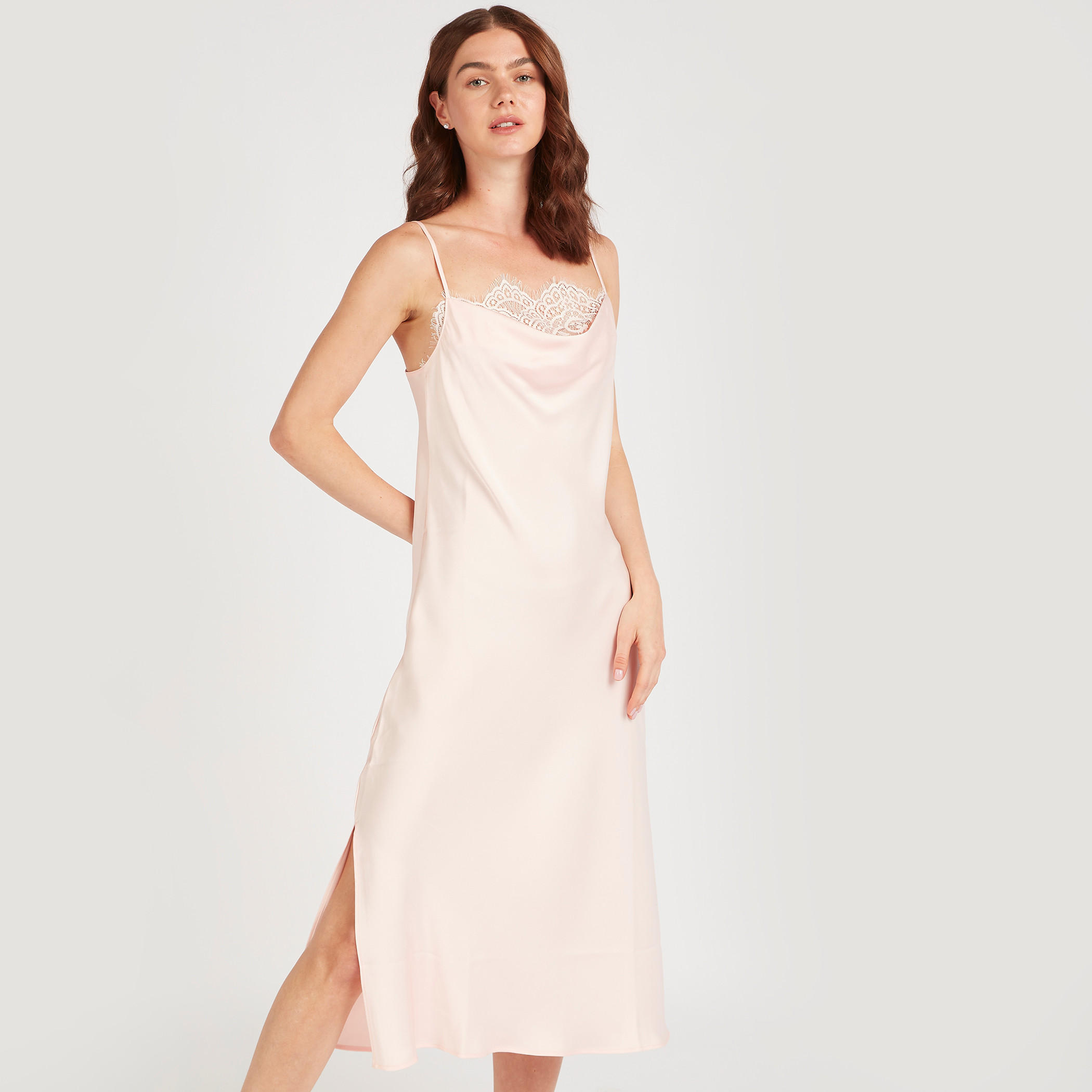 فستان ميدي بتفاصيل دانتيل وفتحات جانبيّة-women-clothing-nightwear-nighties-image-12