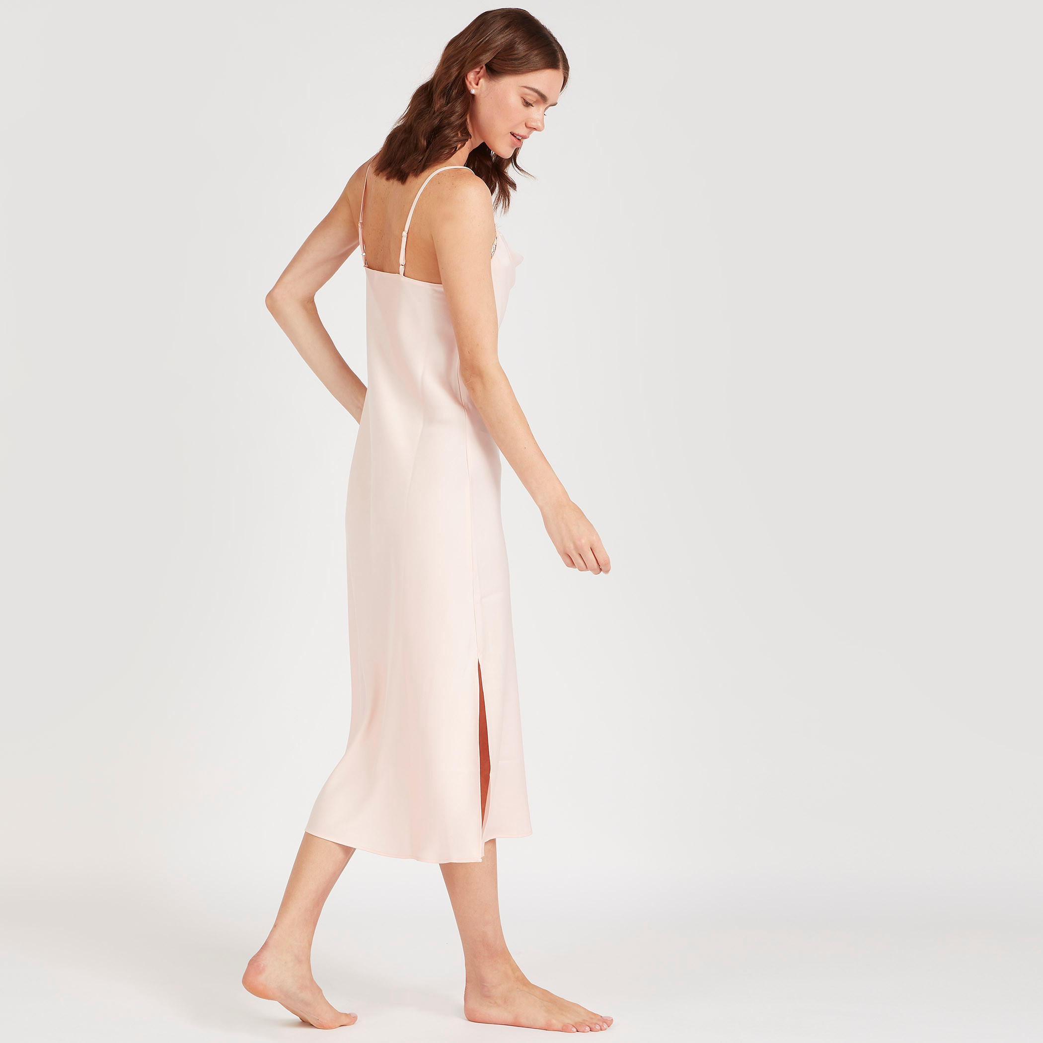 فستان ميدي بتفاصيل دانتيل وفتحات جانبيّة-women-clothing-nightwear-nighties-image-15