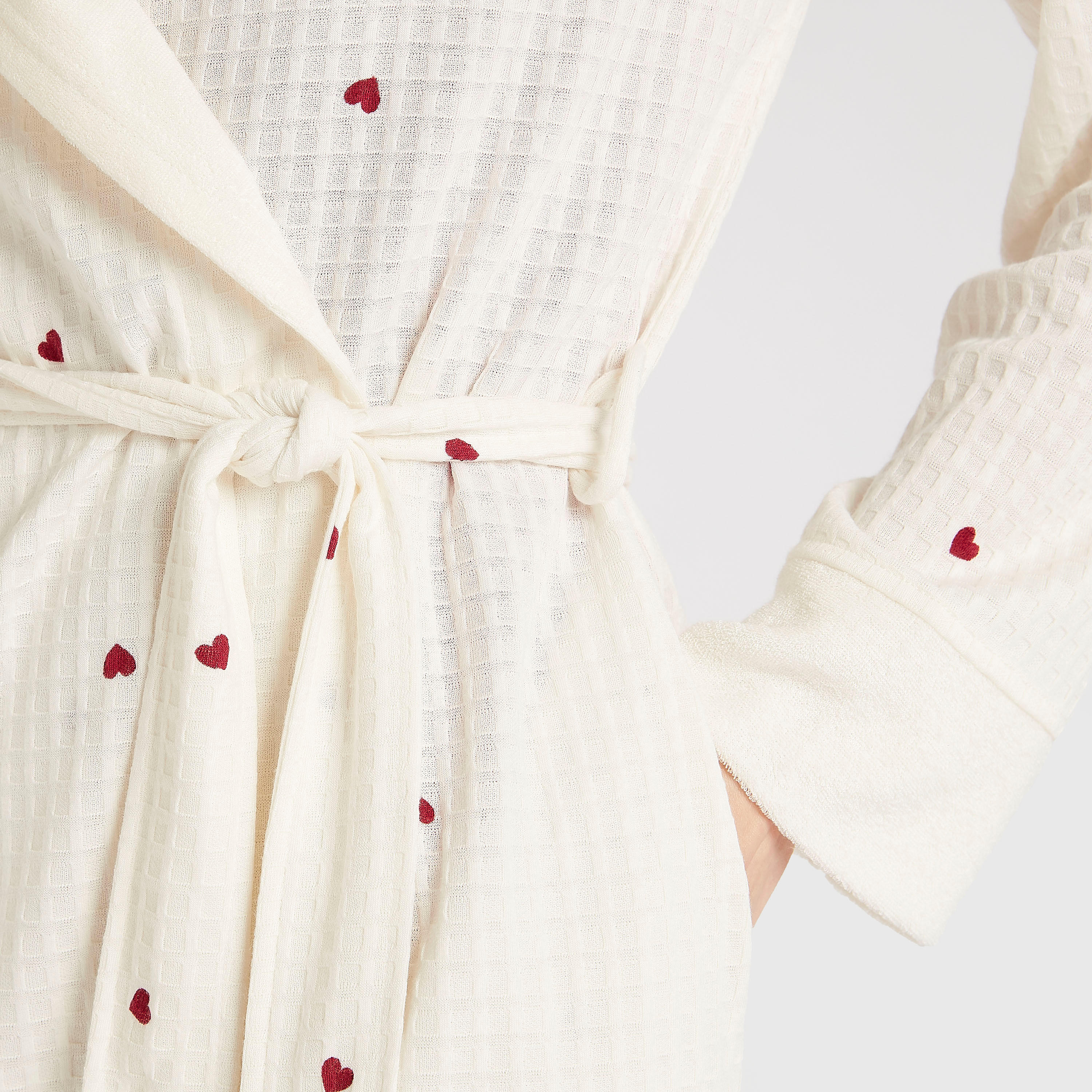 روب نوم بحزام بارز الملمس وافل بأكمام طويلة وياقة منسدلة-women-clothing-nightwear-robes-image-3