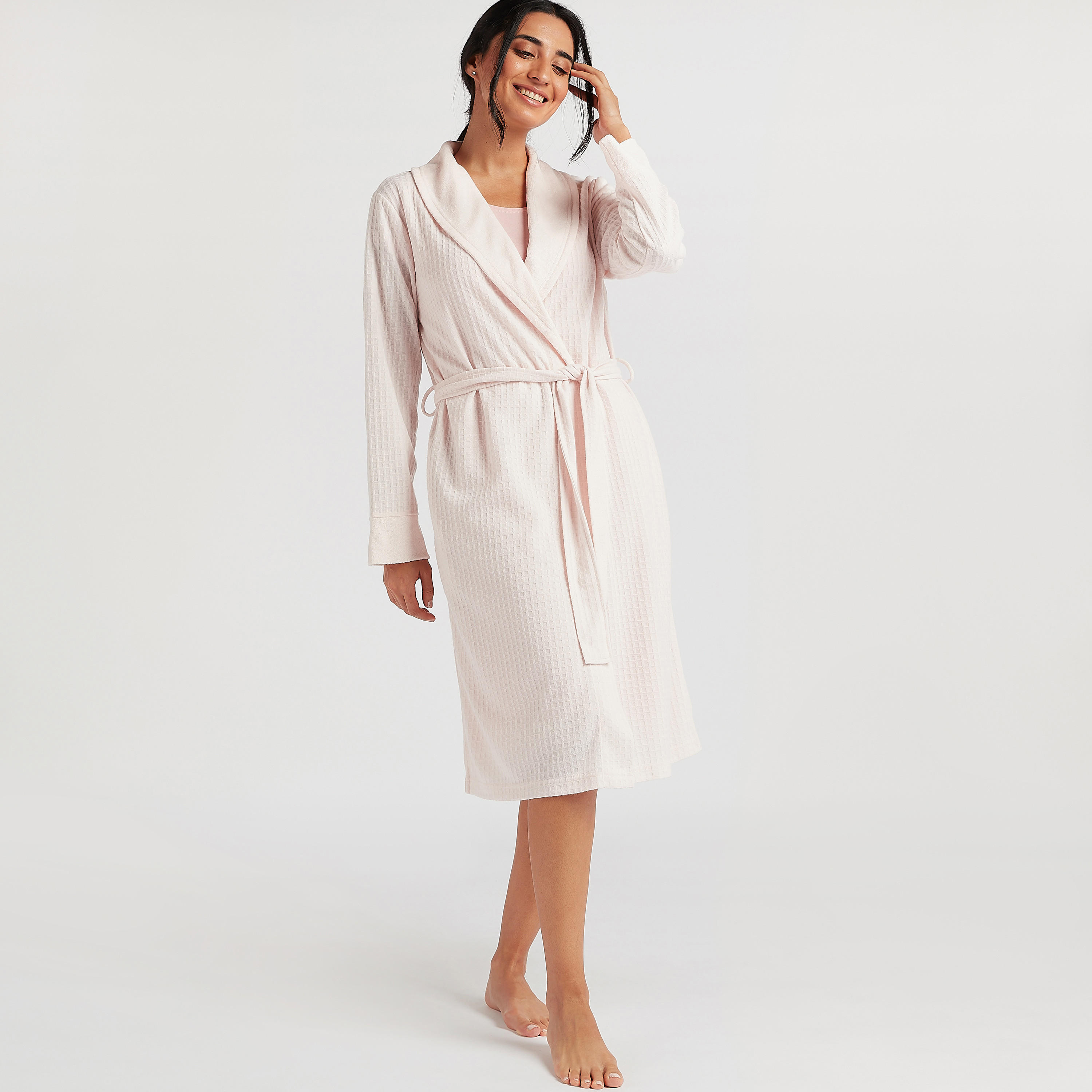 روب نوم بحزام بارز الملمس وافل بأكمام طويلة وياقة منسدلة-women-clothing-nightwear-robes-image-2