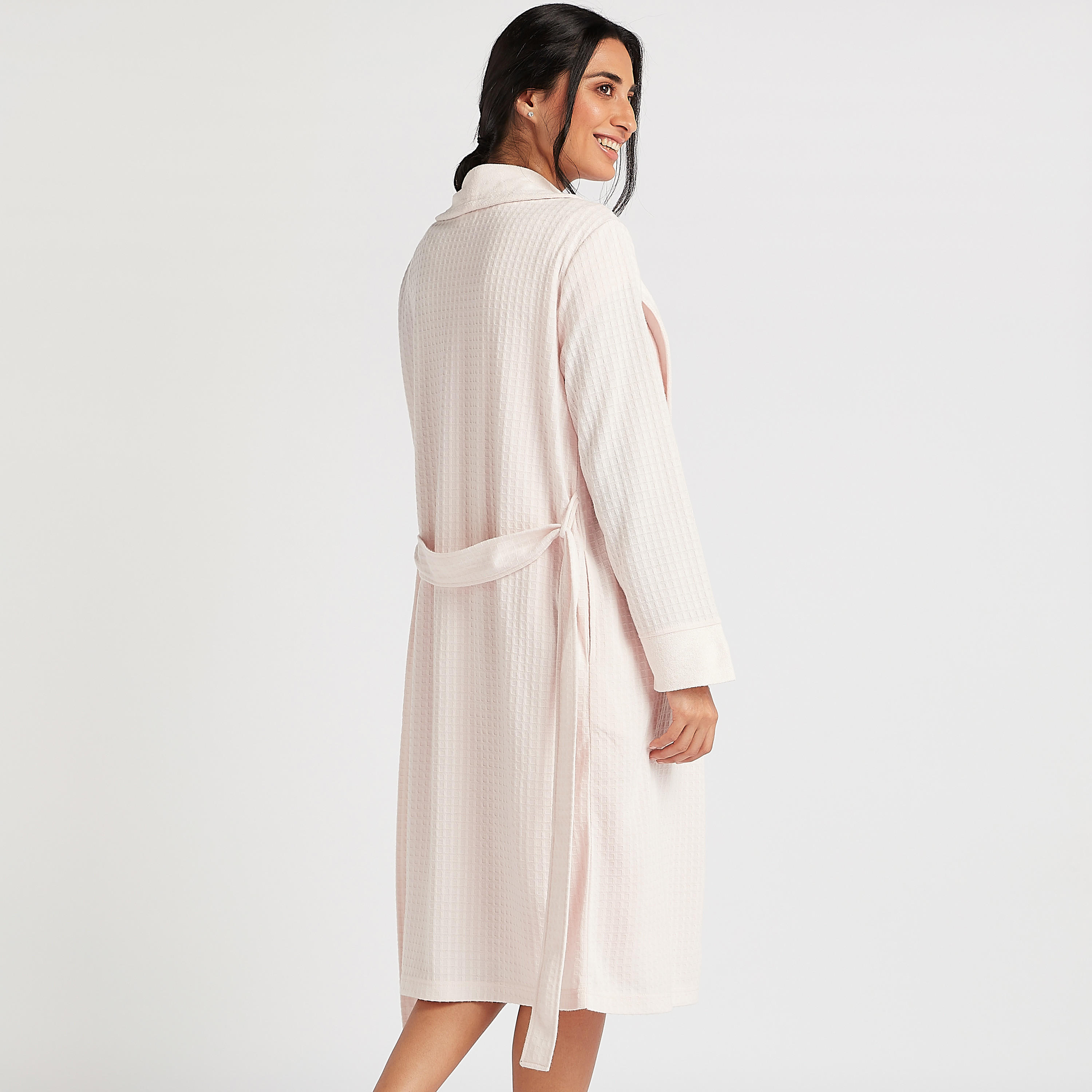 روب نوم بحزام بارز الملمس وافل بأكمام طويلة وياقة منسدلة-women-clothing-nightwear-robes-image-4