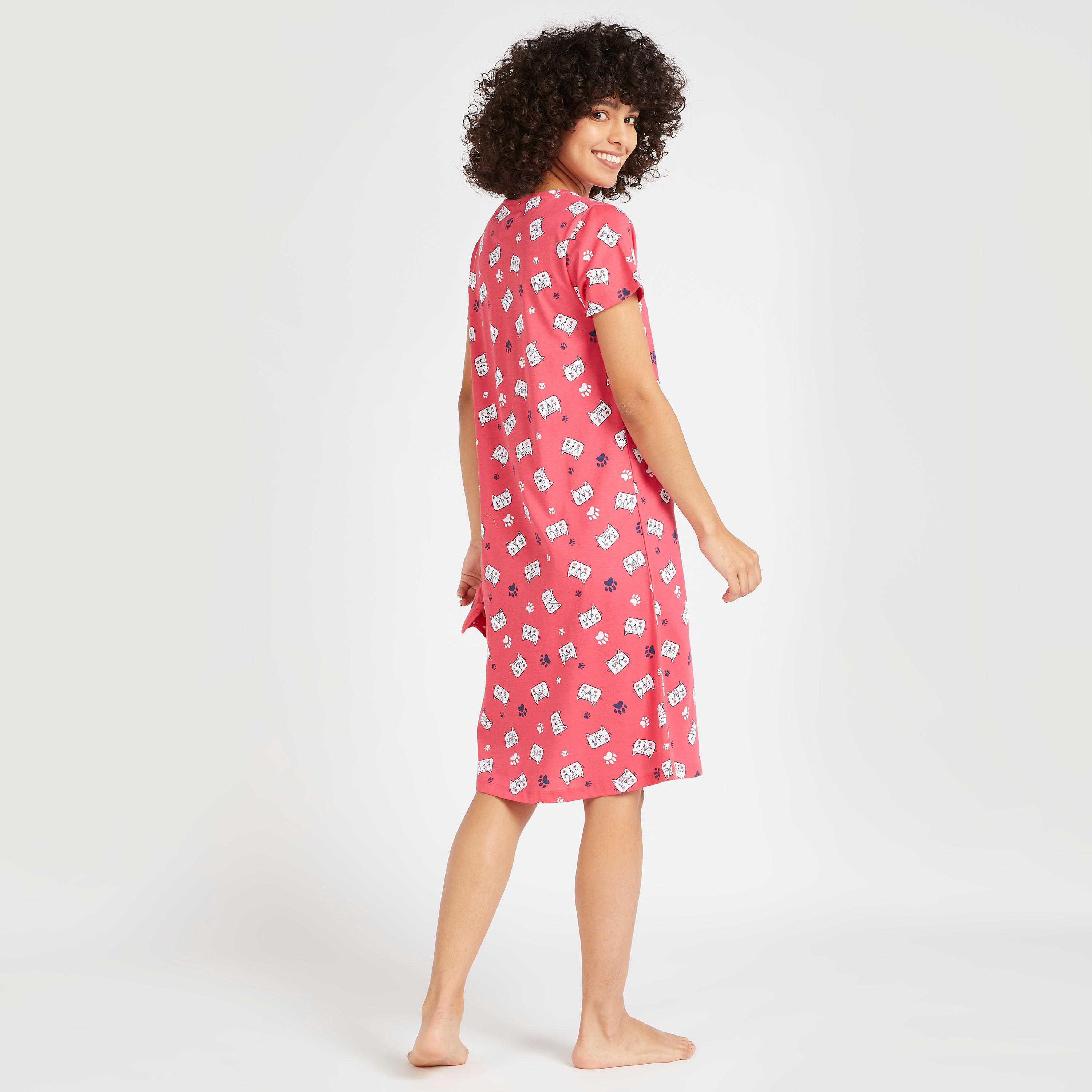قميص نوم بأكمام قصيرة وطبعات - طقم من قطعتين-women-clothing-nightwear-nighties-image-4