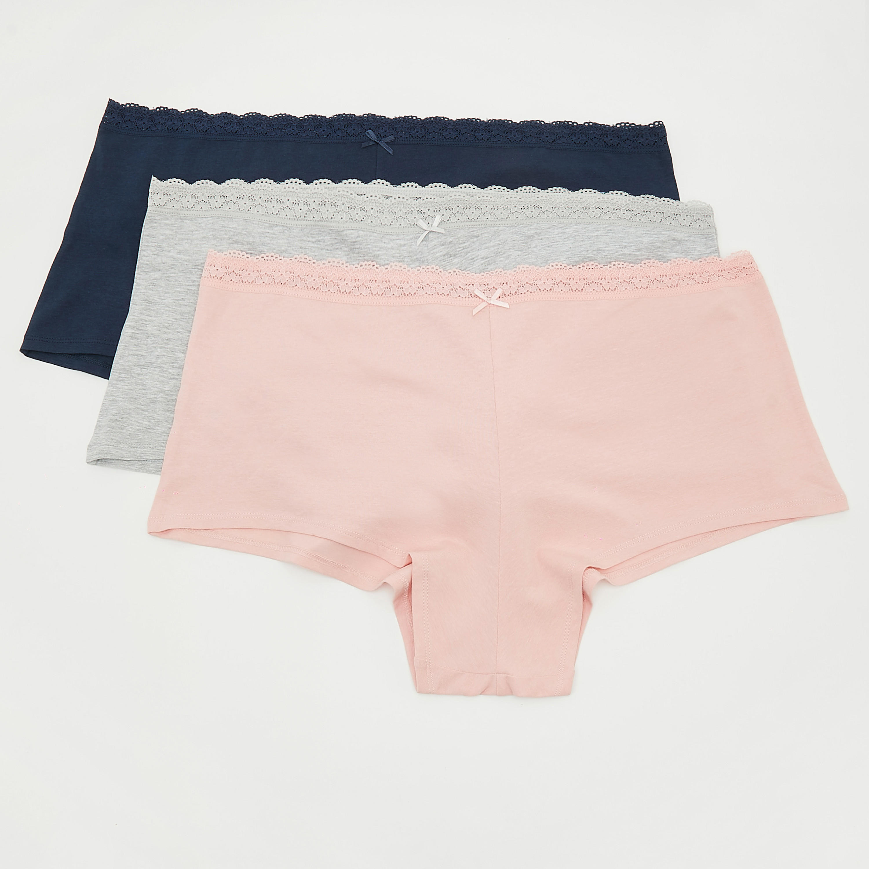 سراويل هيبستر متنوعة بتفاصيل دانتيل - طقم من 3 قطع-women-clothing-lingerie-panties-image-1