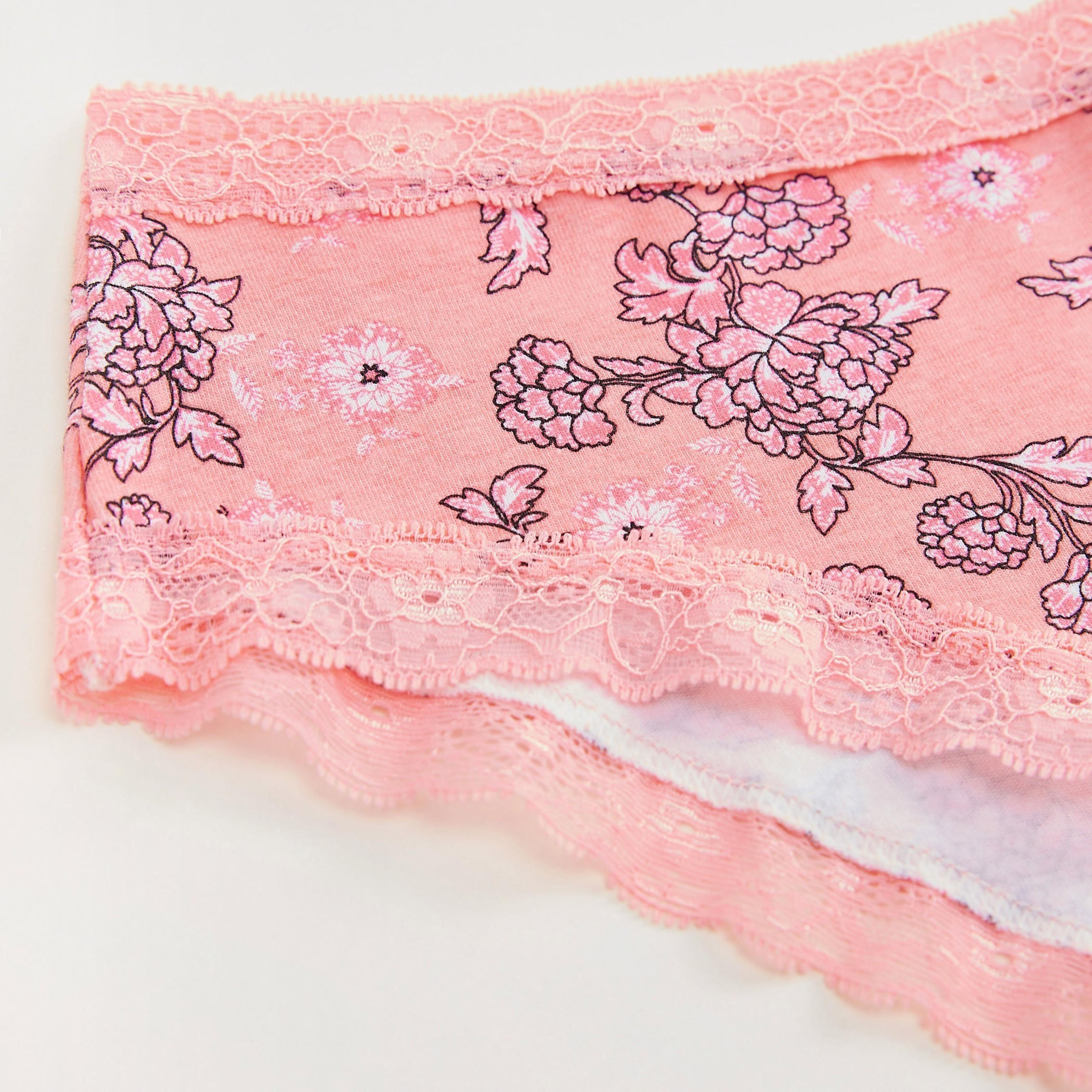 سروال داخلي بطبعات أزهار وتفاصيل دانتيل-women-clothing-lingerie-panties-image-2