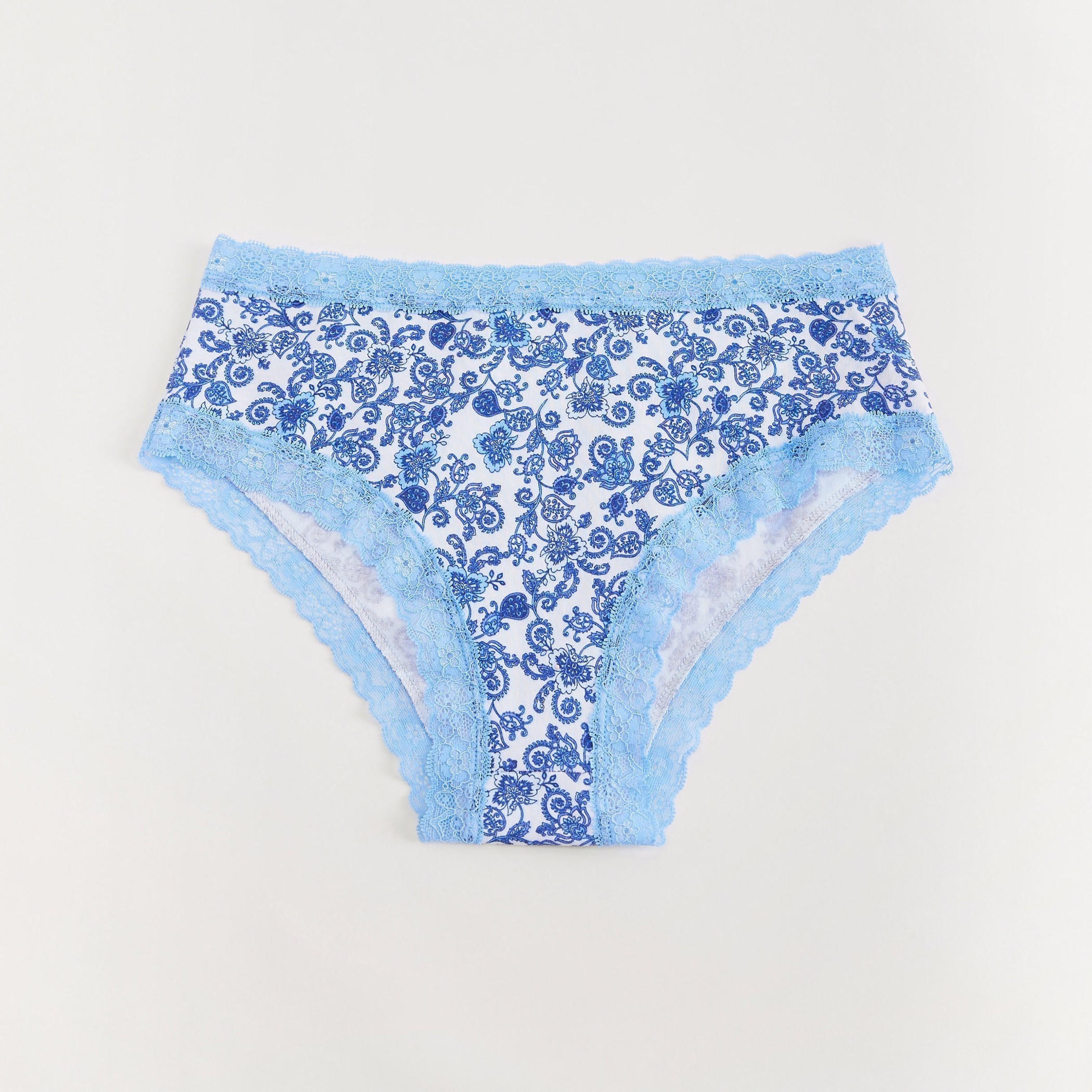 سروال داخلي بطبعات أزهار وتفاصيل دانتيل-women-clothing-lingerie-panties-image-1