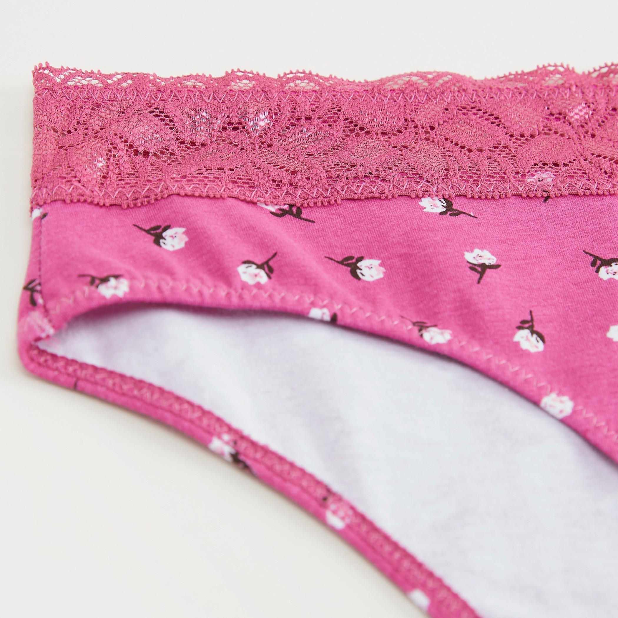 سروال داخلي بطبعات أزهار وتفاصيل دانتيل-women-clothing-lingerie-panties-image-2