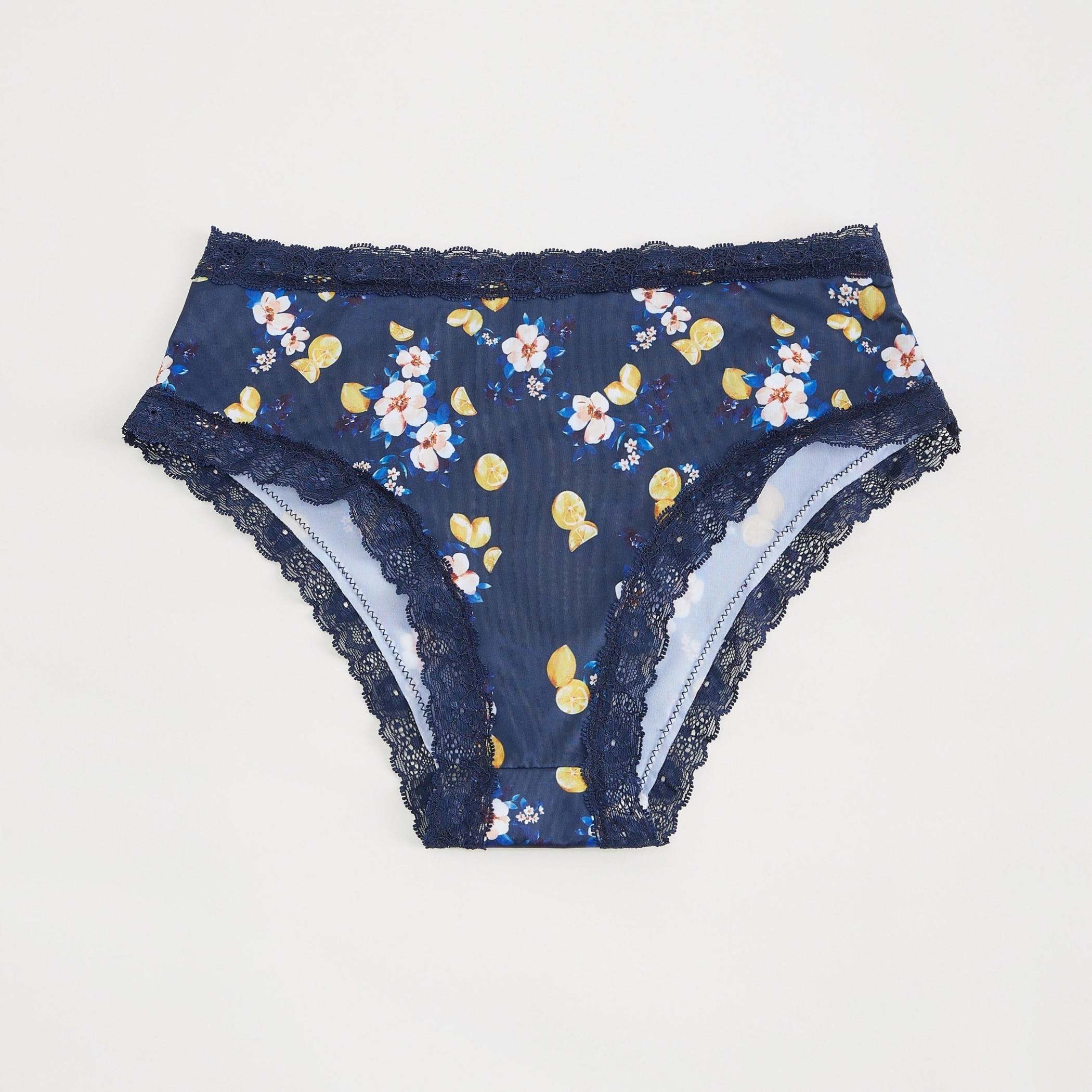 سروال داخلي بطبعات أزهار وتفاصيل دانتيل-women-clothing-lingerie-panties-image-1