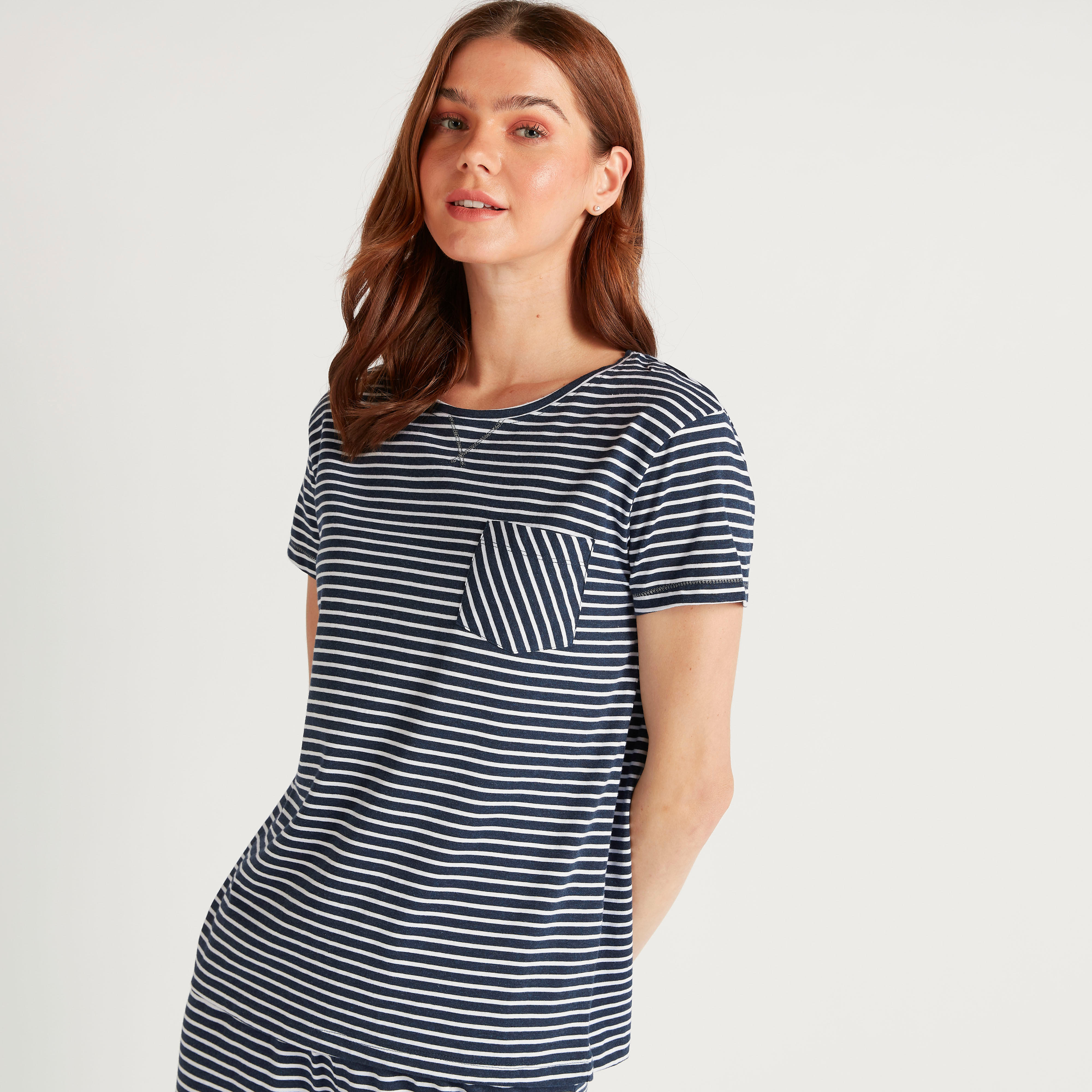 طقم بنطلون بيجاما طويل وتيشيرت مخطّط بياقة ضيقة-women-clothing-nightwear-pyjamas-longsets-image-2