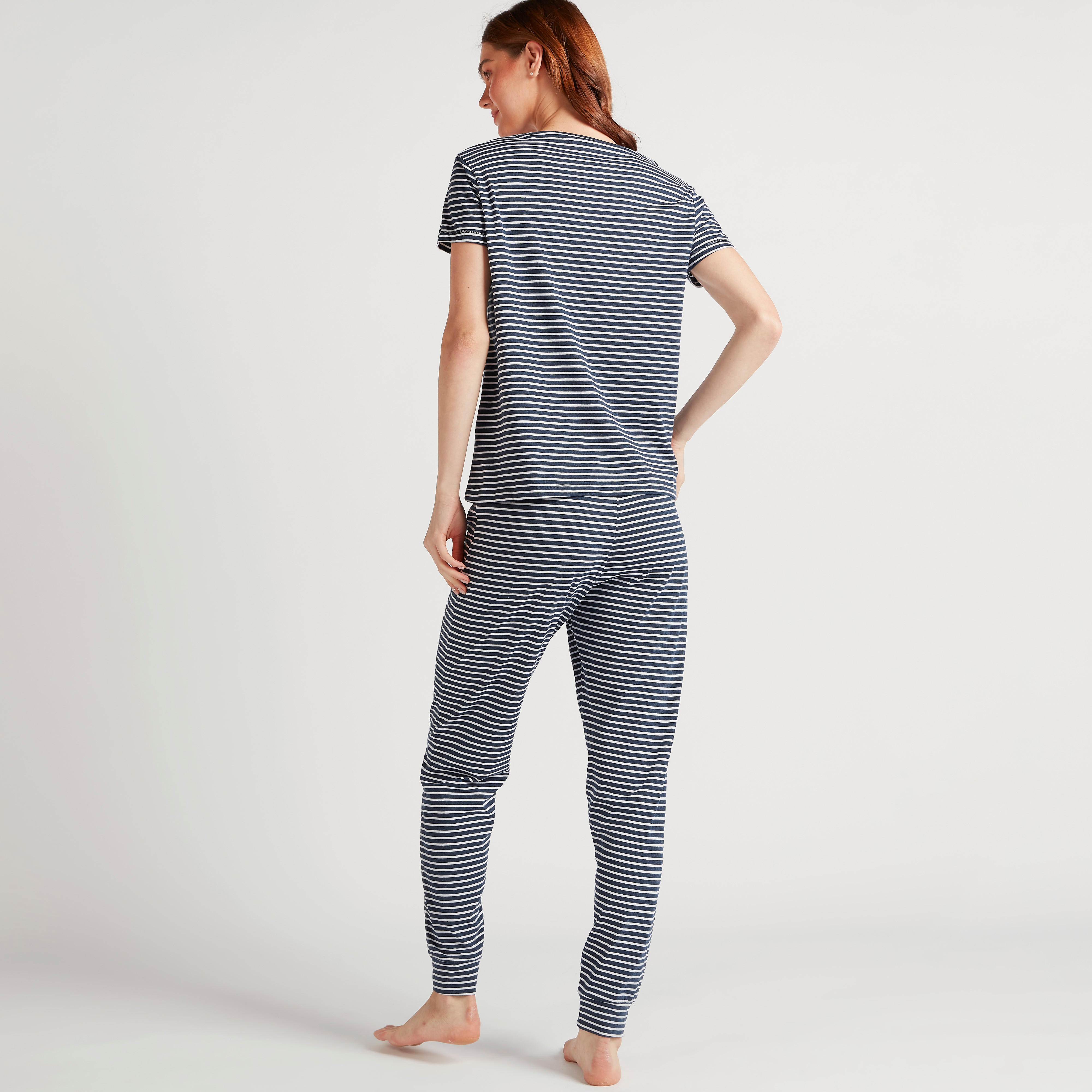 طقم بنطلون بيجاما طويل وتيشيرت مخطّط بياقة ضيقة-women-clothing-nightwear-pyjamas-longsets-image-3