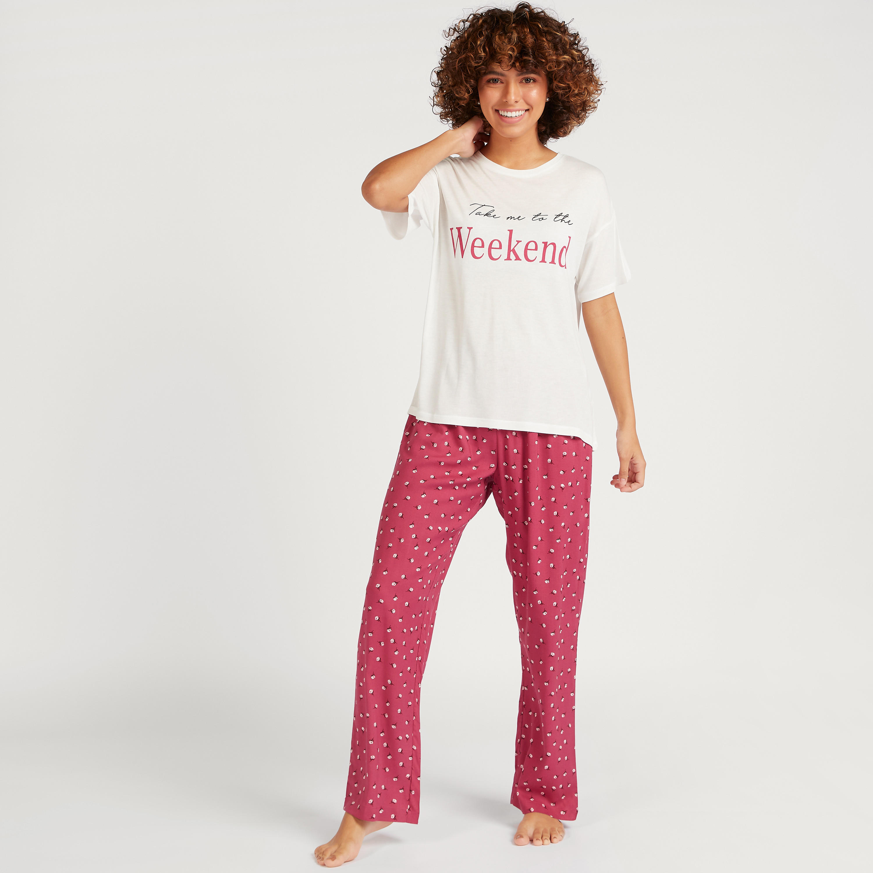 طقم بنطلون بيجاما وتيشيرت بياقة مستديرة وطبعات-women-clothing-nightwear-pyjamas-longsets-image-1