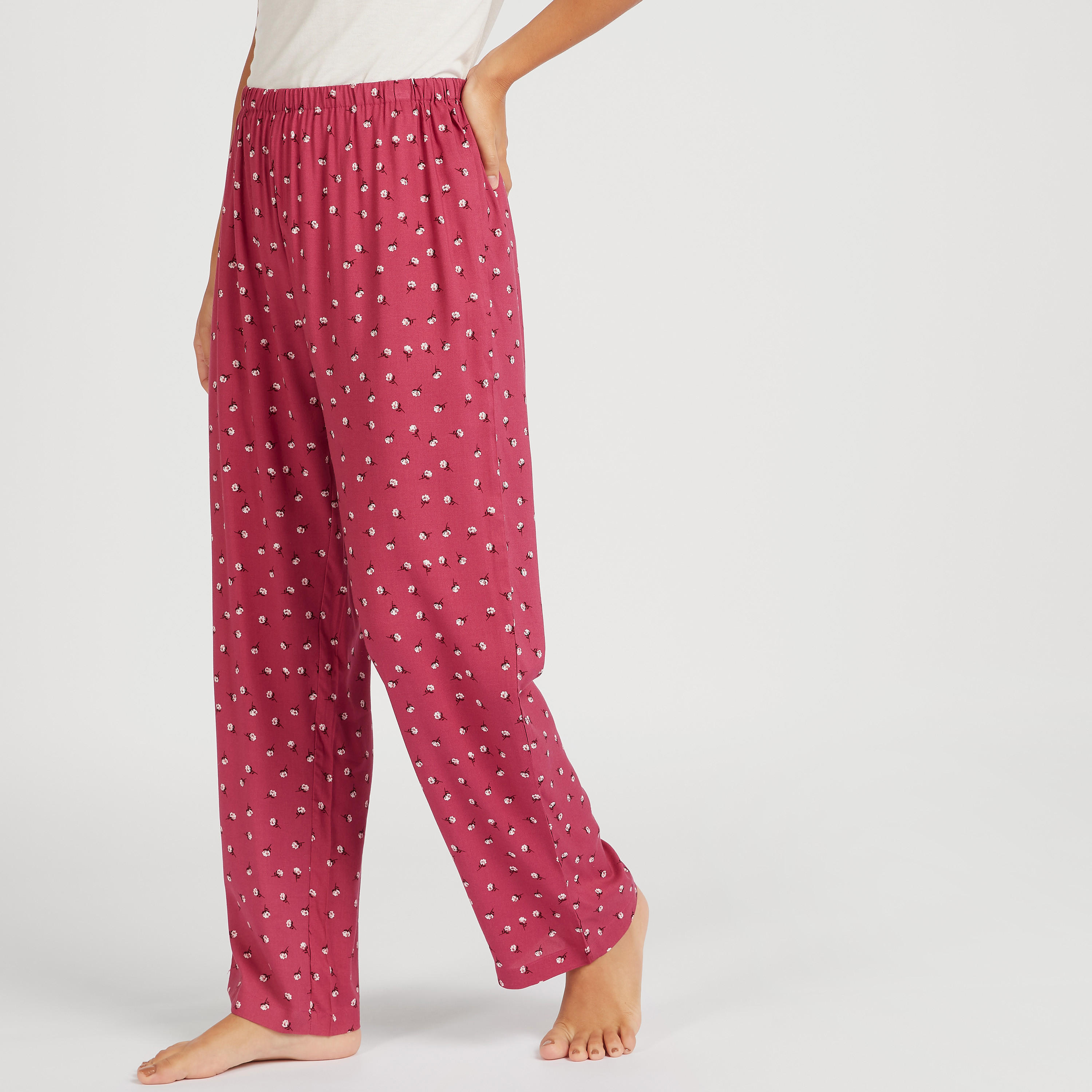 طقم بنطلون بيجاما وتيشيرت بياقة مستديرة وطبعات-women-clothing-nightwear-pyjamas-longsets-image-4