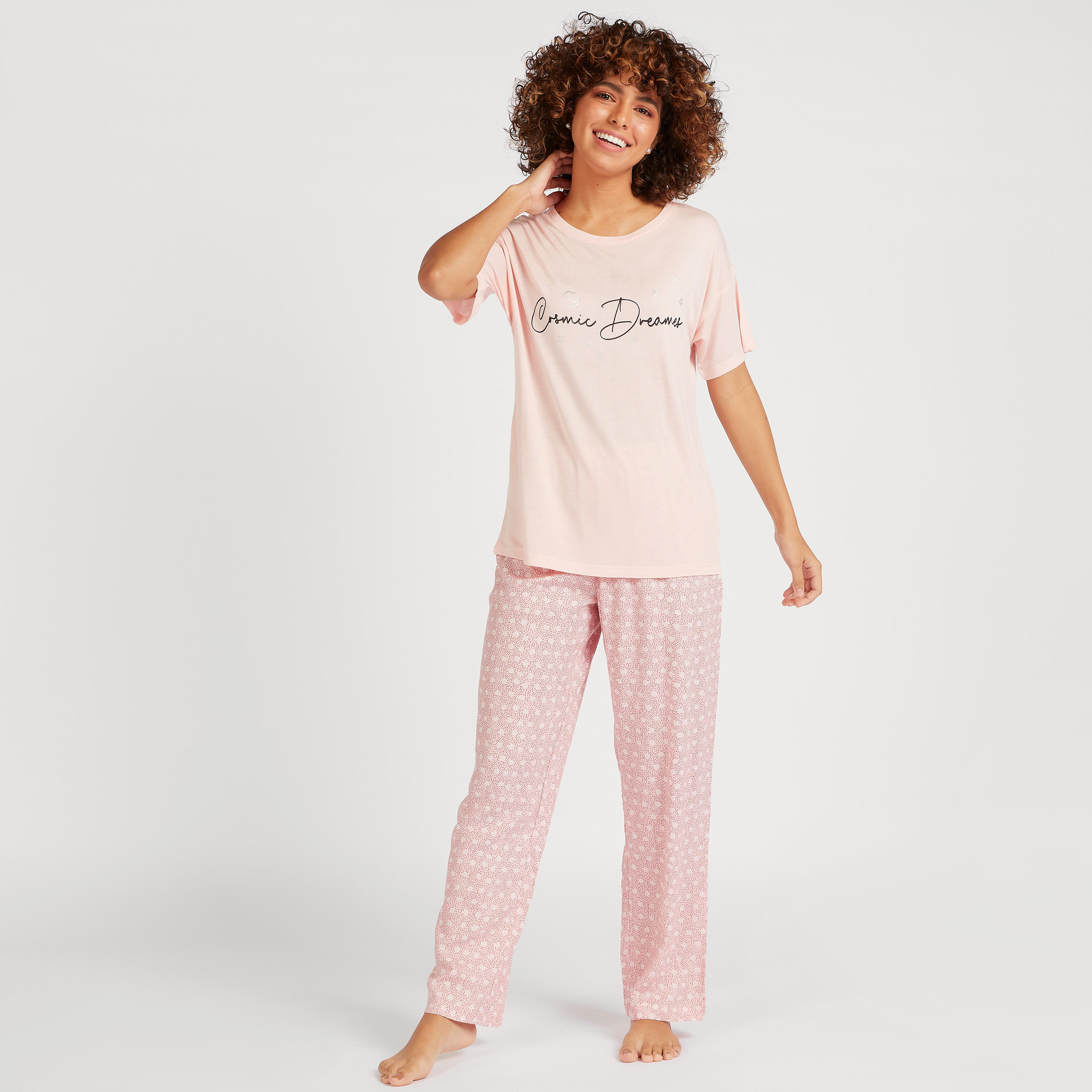 طقم بنطلون بيجاما وتيشيرت بياقة مستديرة وطبعات-women-clothing-nightwear-pyjamas-longsets-image-2
