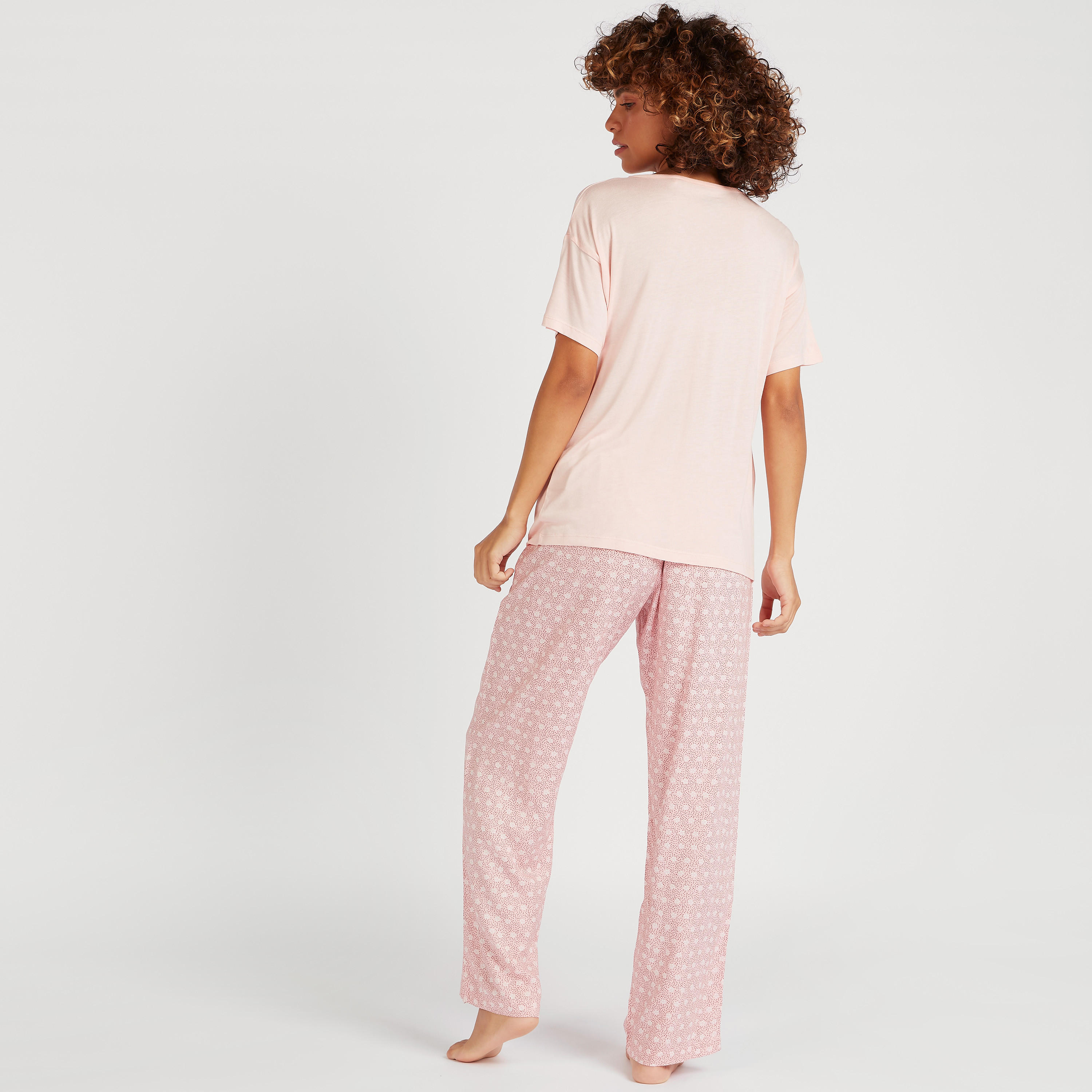 طقم بنطلون بيجاما وتيشيرت بياقة مستديرة وطبعات-women-clothing-nightwear-pyjamas-longsets-image-3