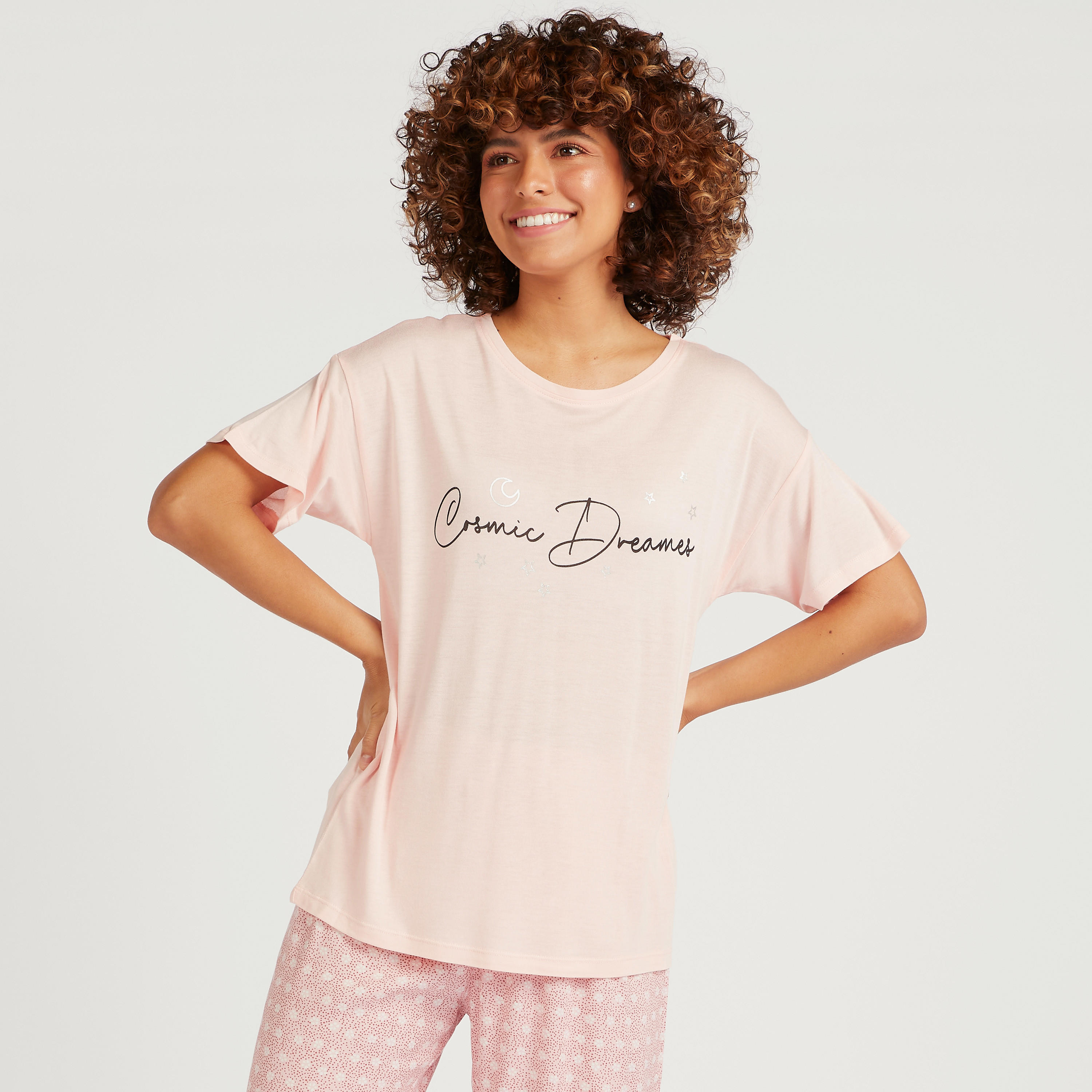 طقم بنطلون بيجاما وتيشيرت بياقة مستديرة وطبعات-women-clothing-nightwear-pyjamas-longsets-image-4