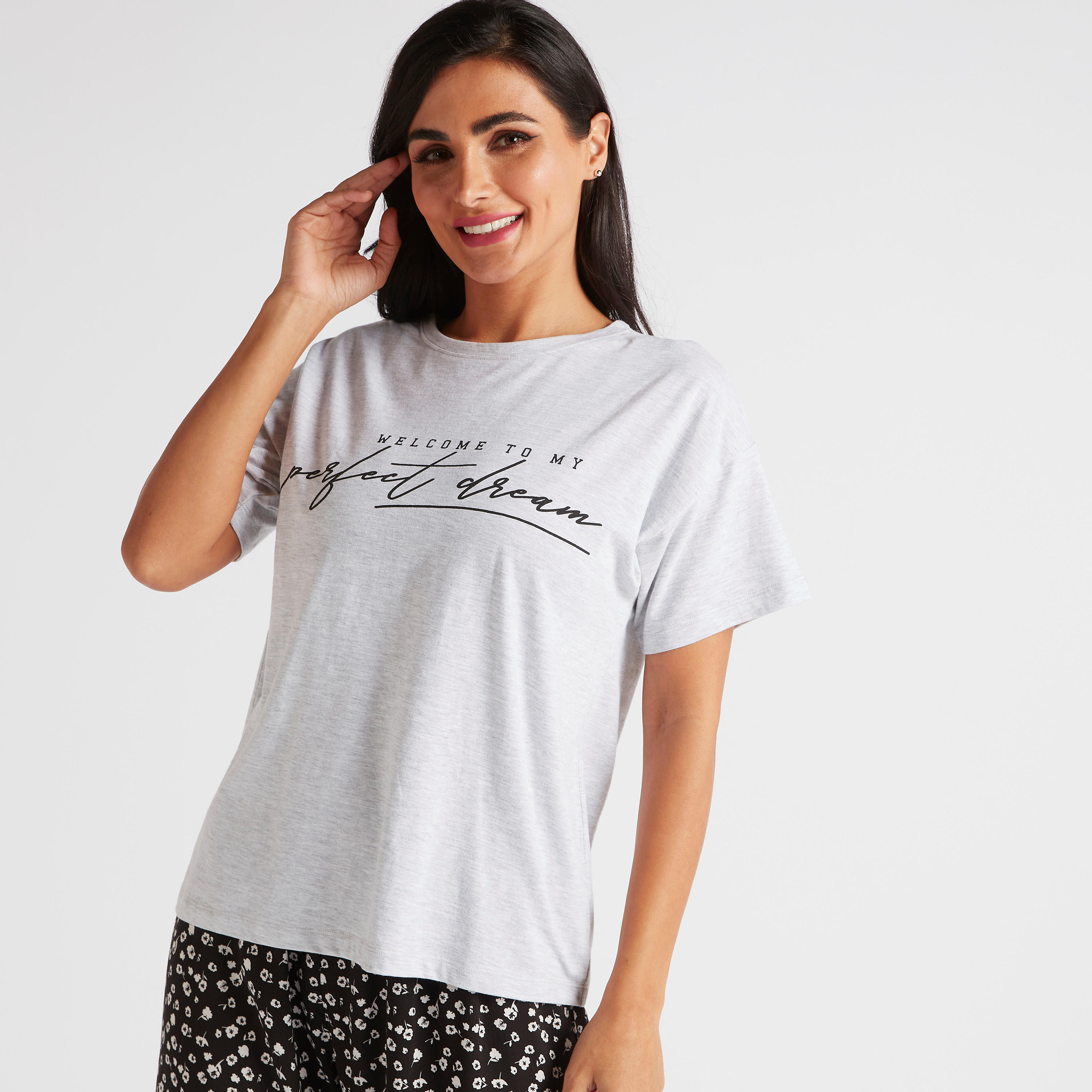 طقم بنطلون بيجاما وتيشيرت بأكمام قصيرة وطبعات-women-clothing-nightwear-pyjamas-longsets-image-2