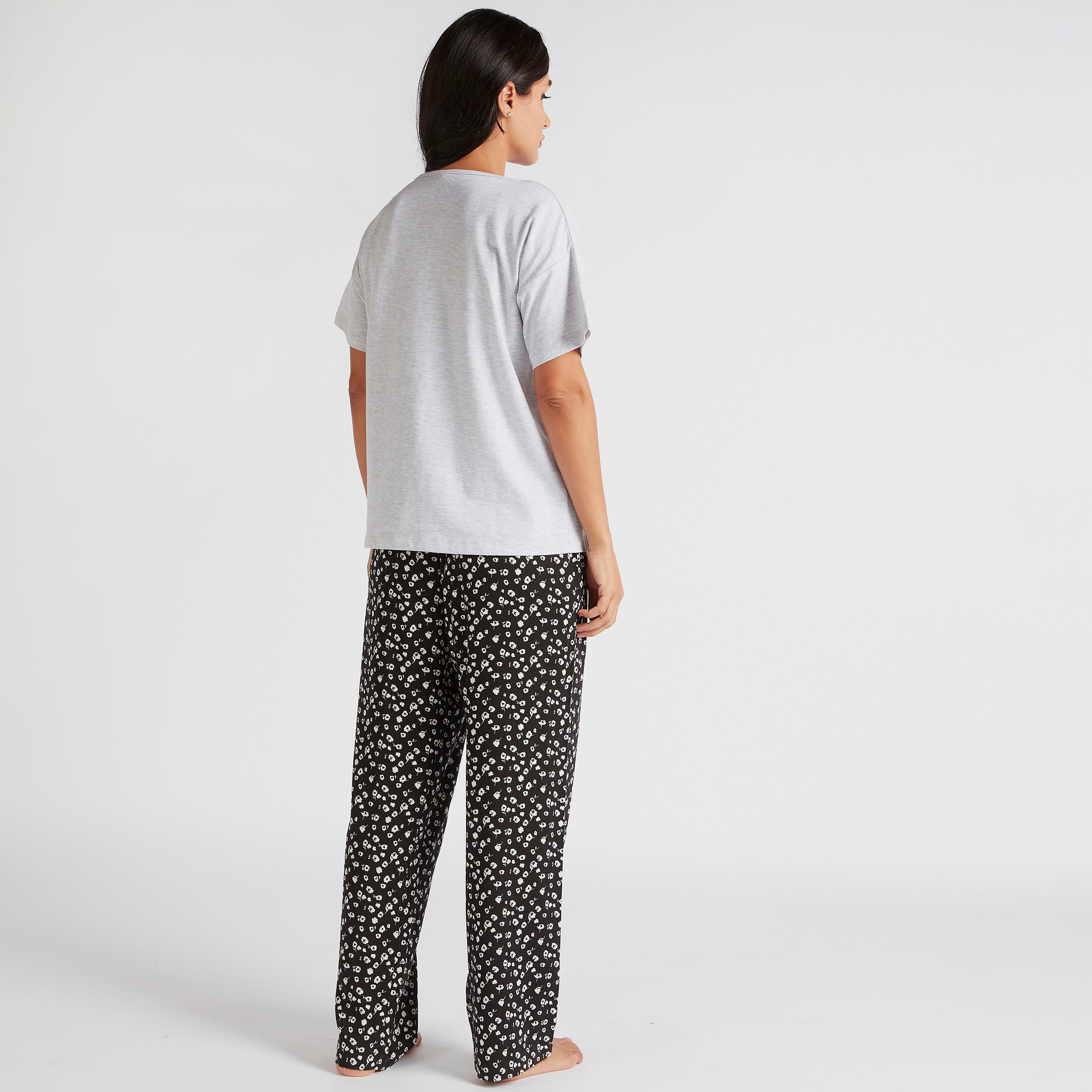 طقم بنطلون بيجاما وتيشيرت بأكمام قصيرة وطبعات-women-clothing-nightwear-pyjamas-longsets-image-3