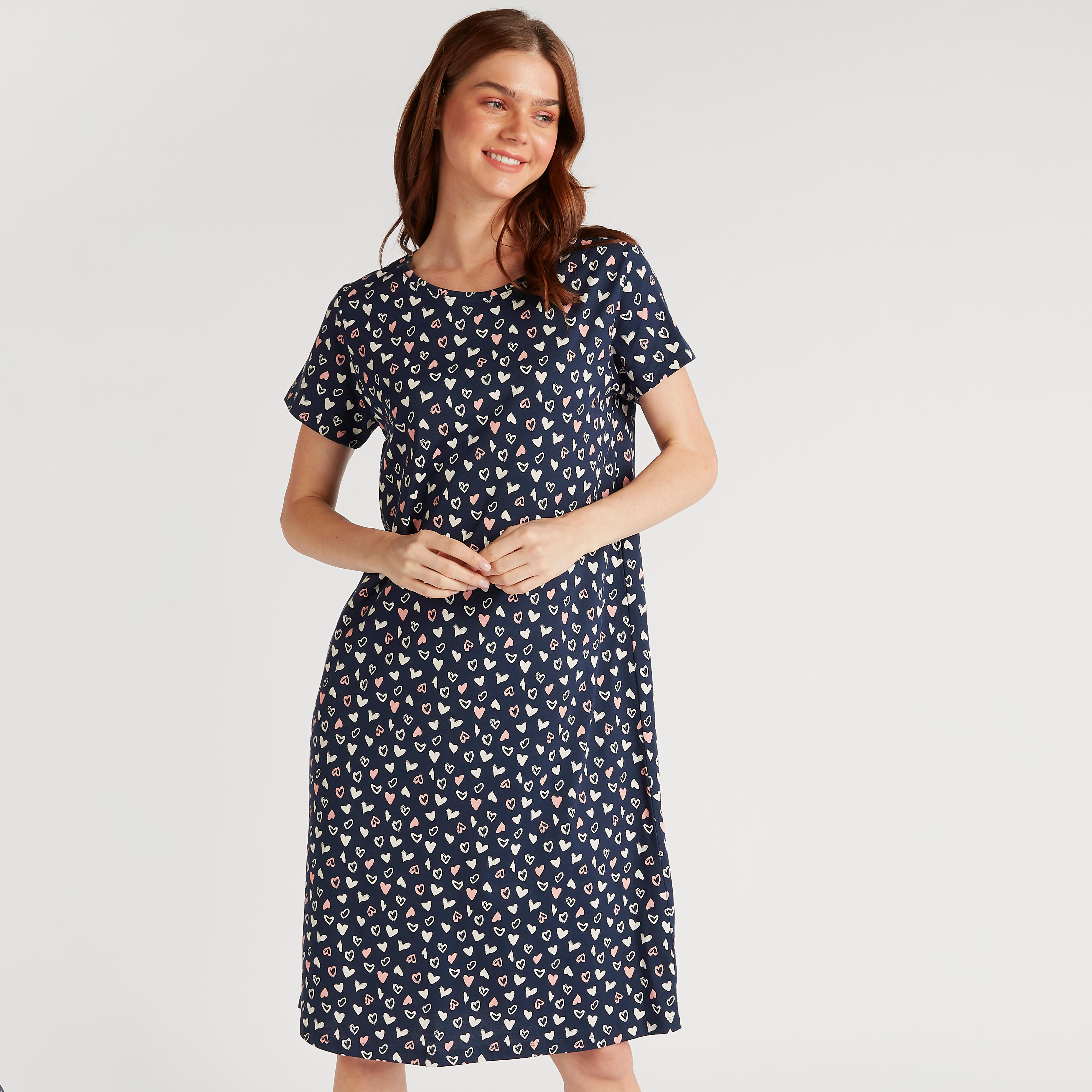 قميص نوم بأكمام قصيرة وطبعات قلب-women-clothing-nightwear-nighties-image-1