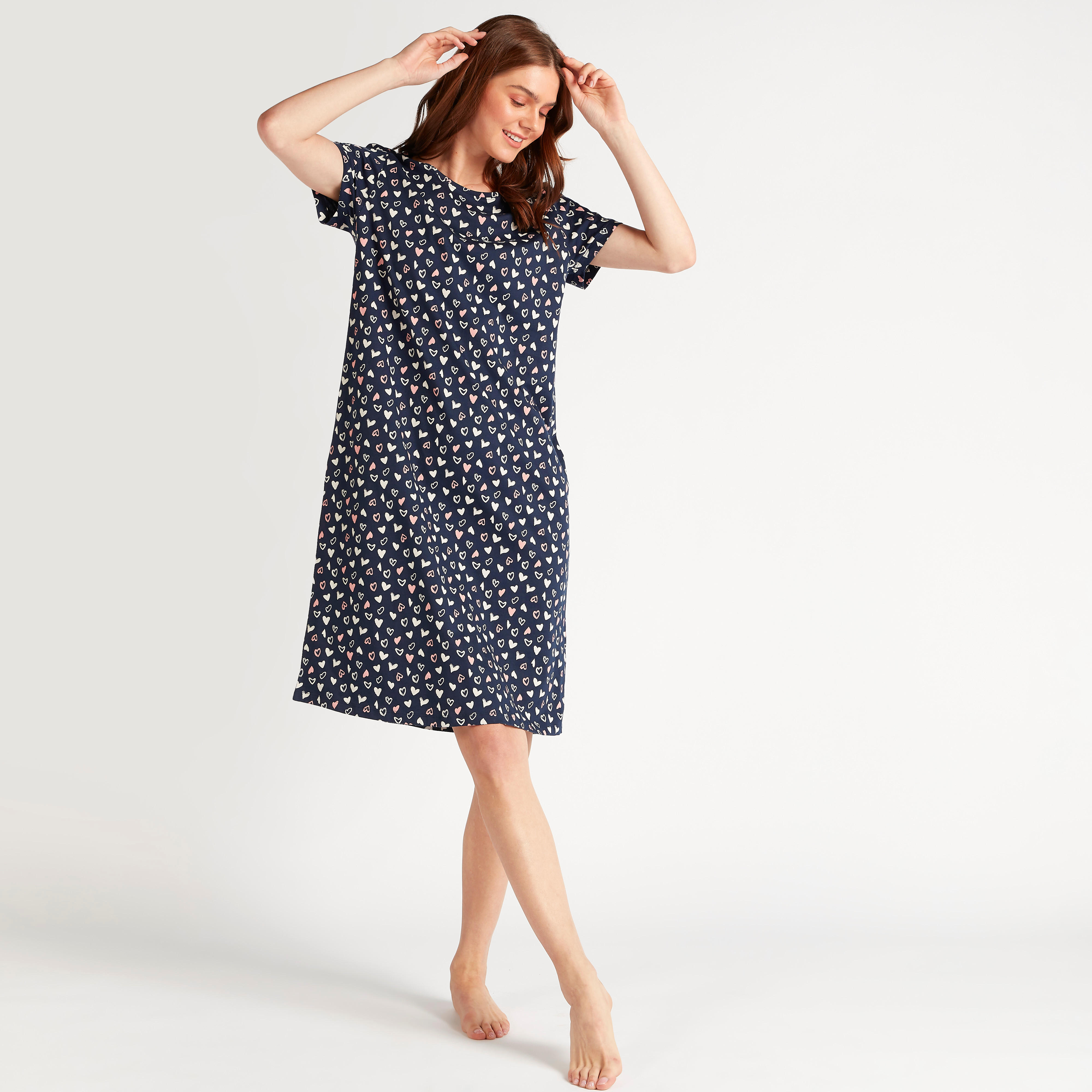 قميص نوم بأكمام قصيرة وطبعات قلب-women-clothing-nightwear-nighties-image-2