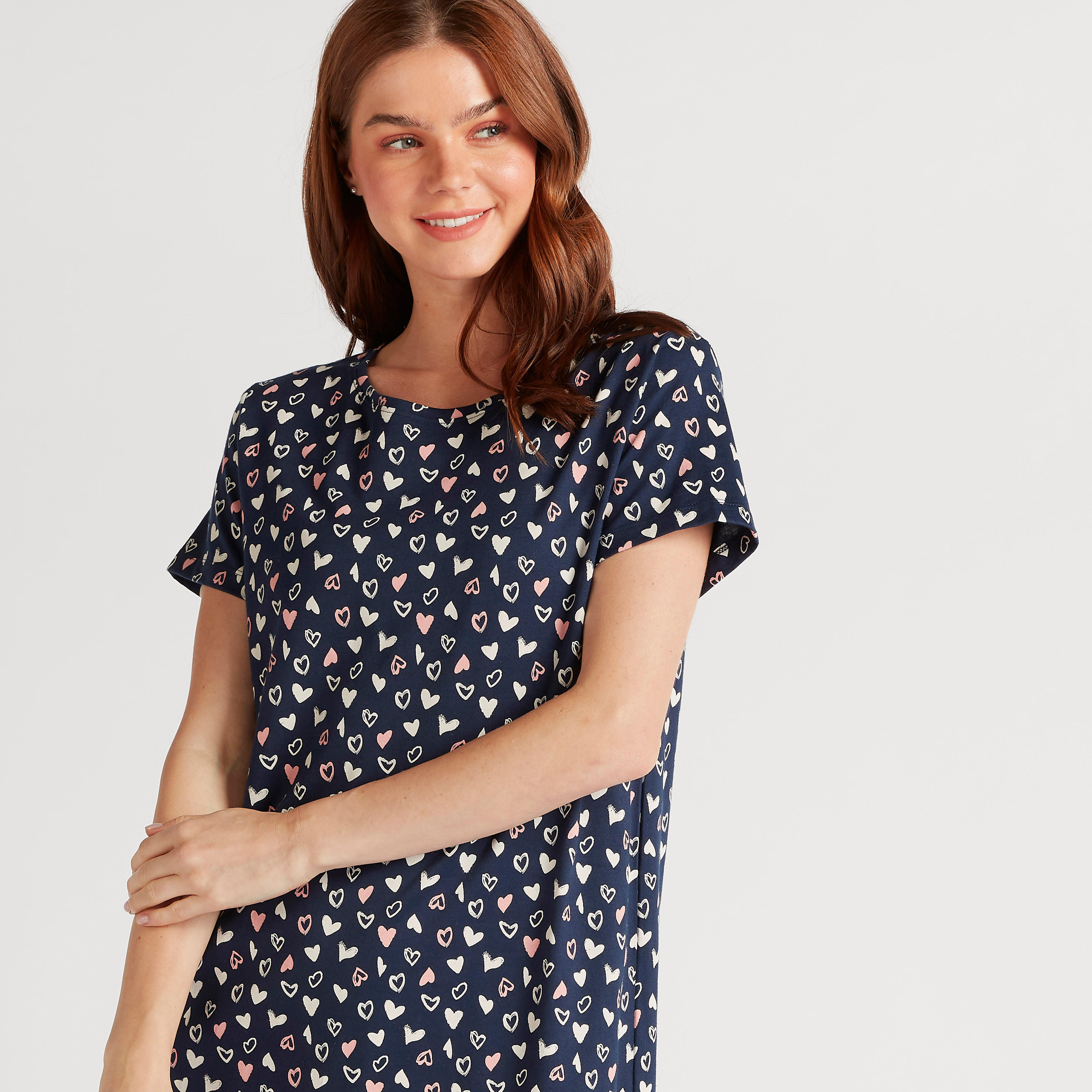 قميص نوم بأكمام قصيرة وطبعات قلب-women-clothing-nightwear-nighties-image-3