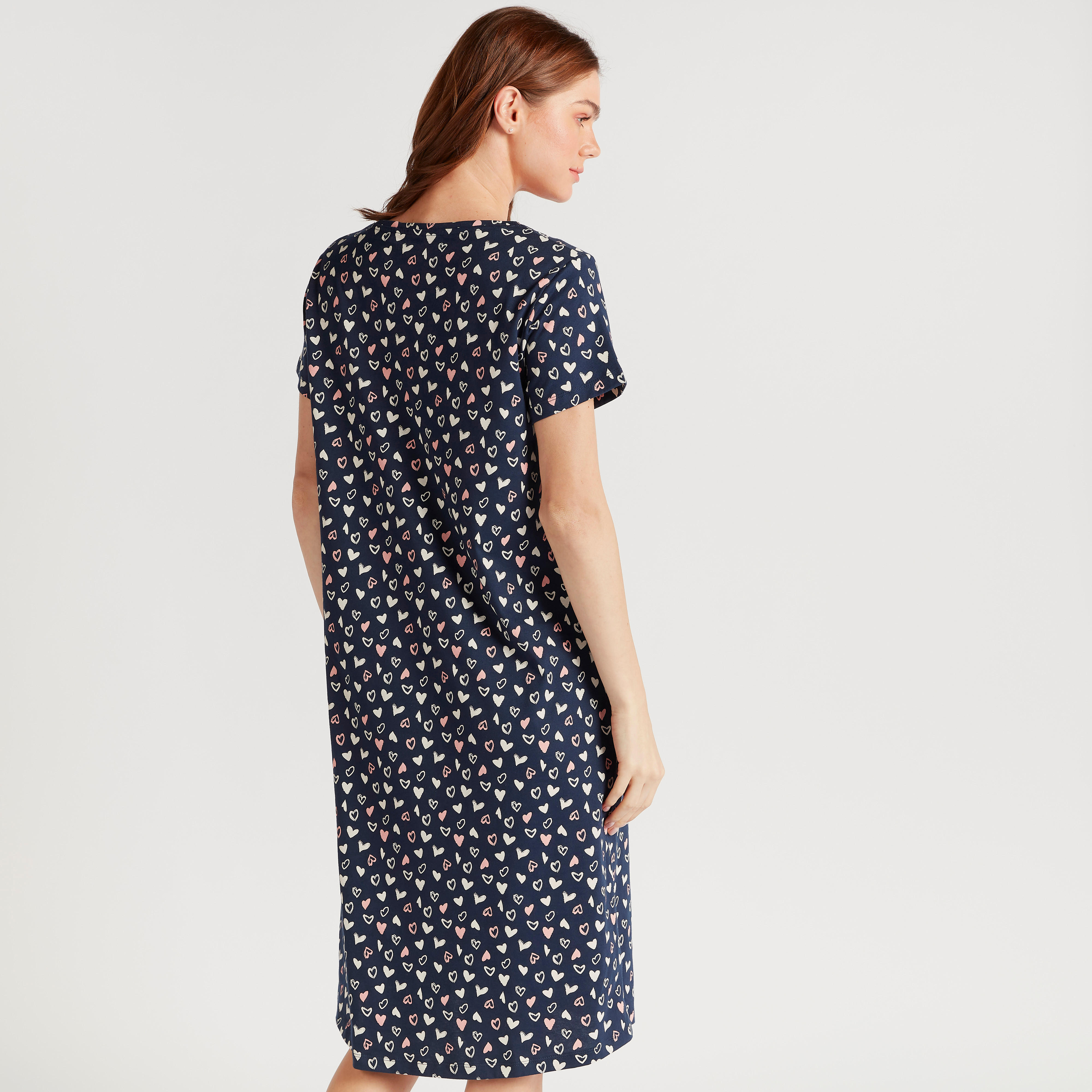 قميص نوم بأكمام قصيرة وطبعات قلب-women-clothing-nightwear-nighties-image-4