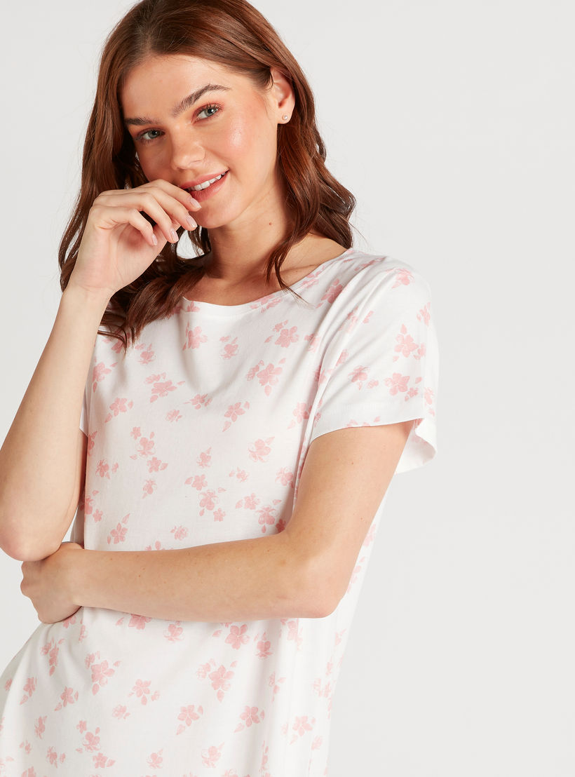 قميص نوم بطبعات أزهار وأكمام قصيرة وياقة مستديرة-women-clothing-nightwear-nighties-image-3