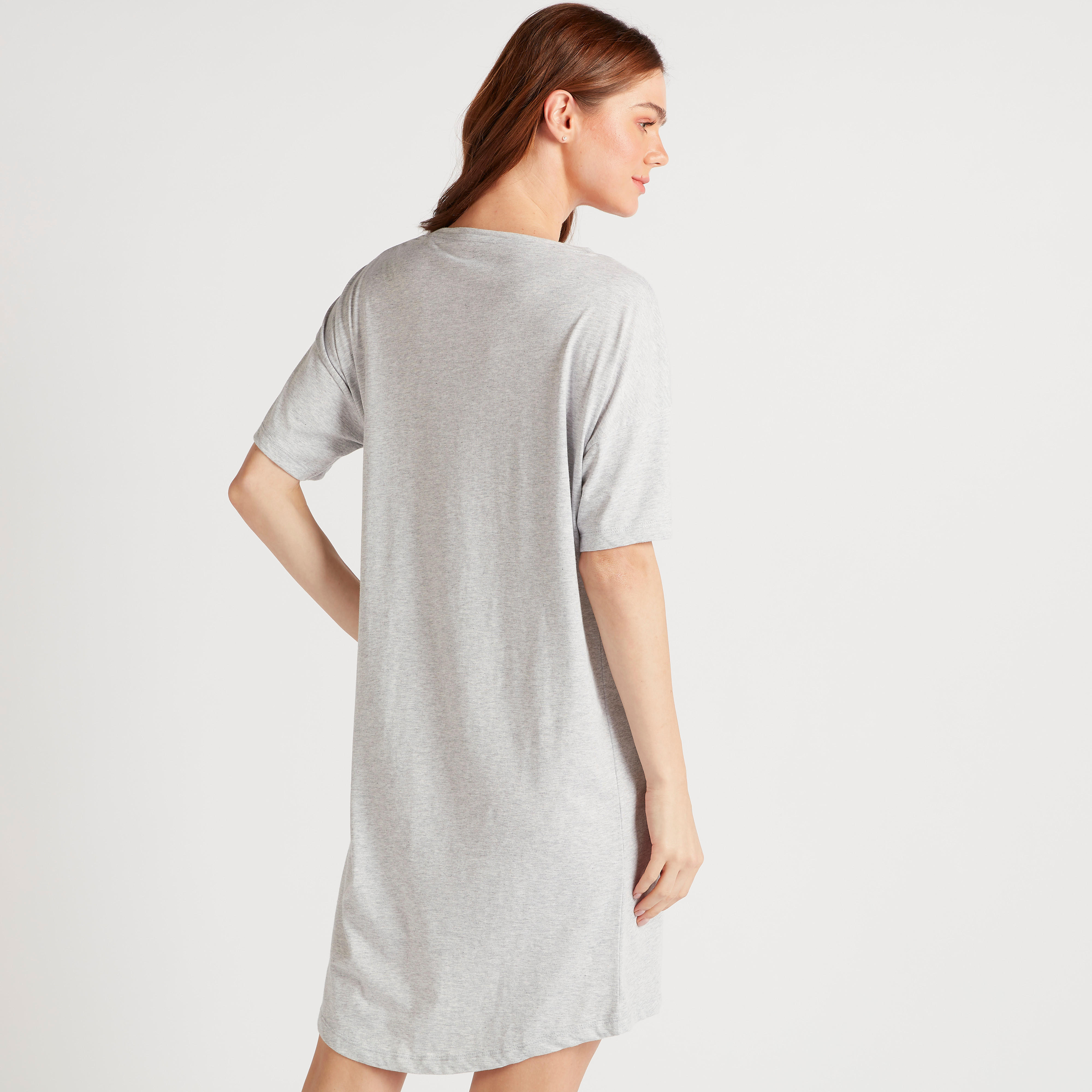 قميص نوم بياقة مستديرة وأكمام قصيرة وطبعات-women-clothing-nightwear-nighties-image-4