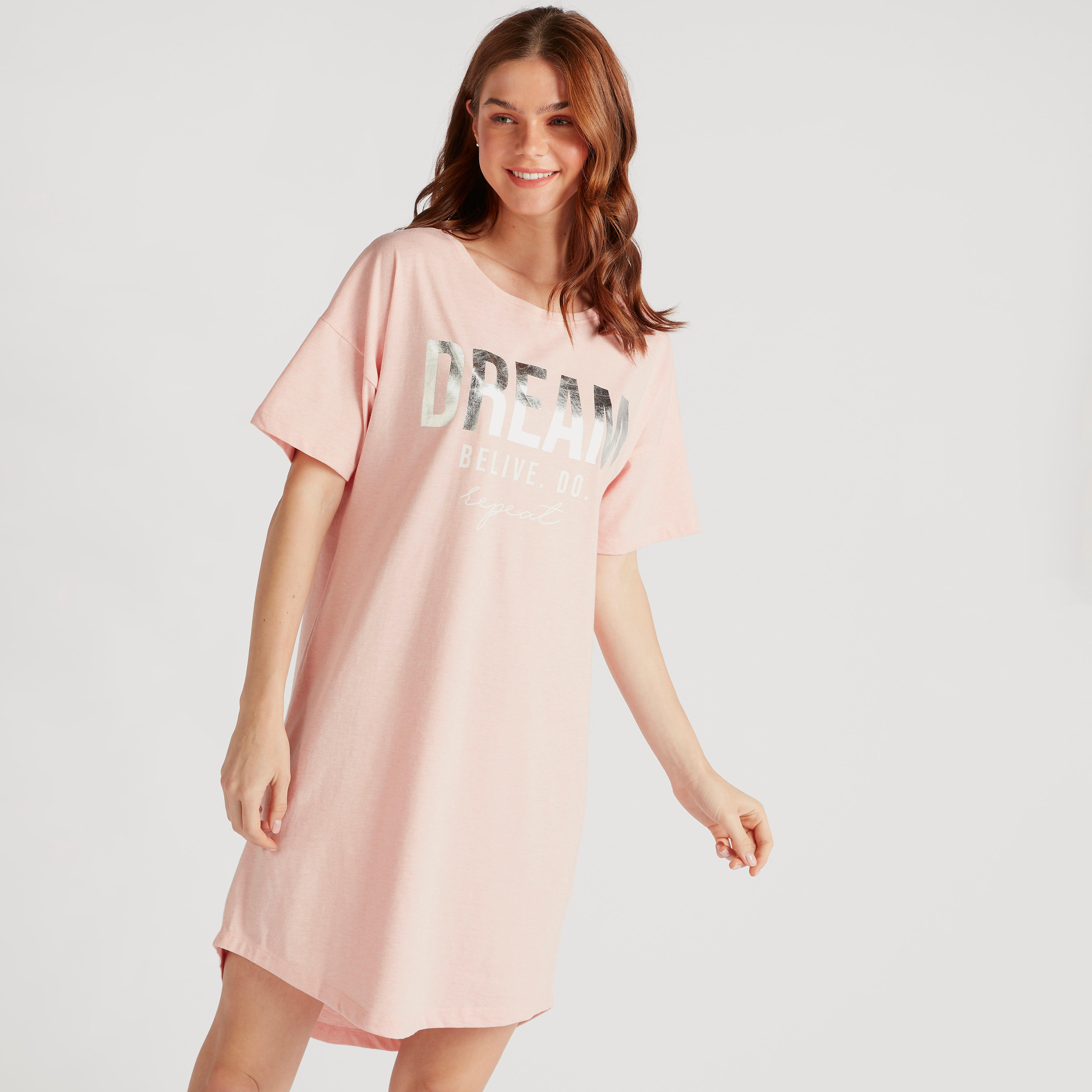 قميص نوم بياقة مستديرة وأكمام قصيرة وطبعات-women-clothing-nightwear-nighties-image-1